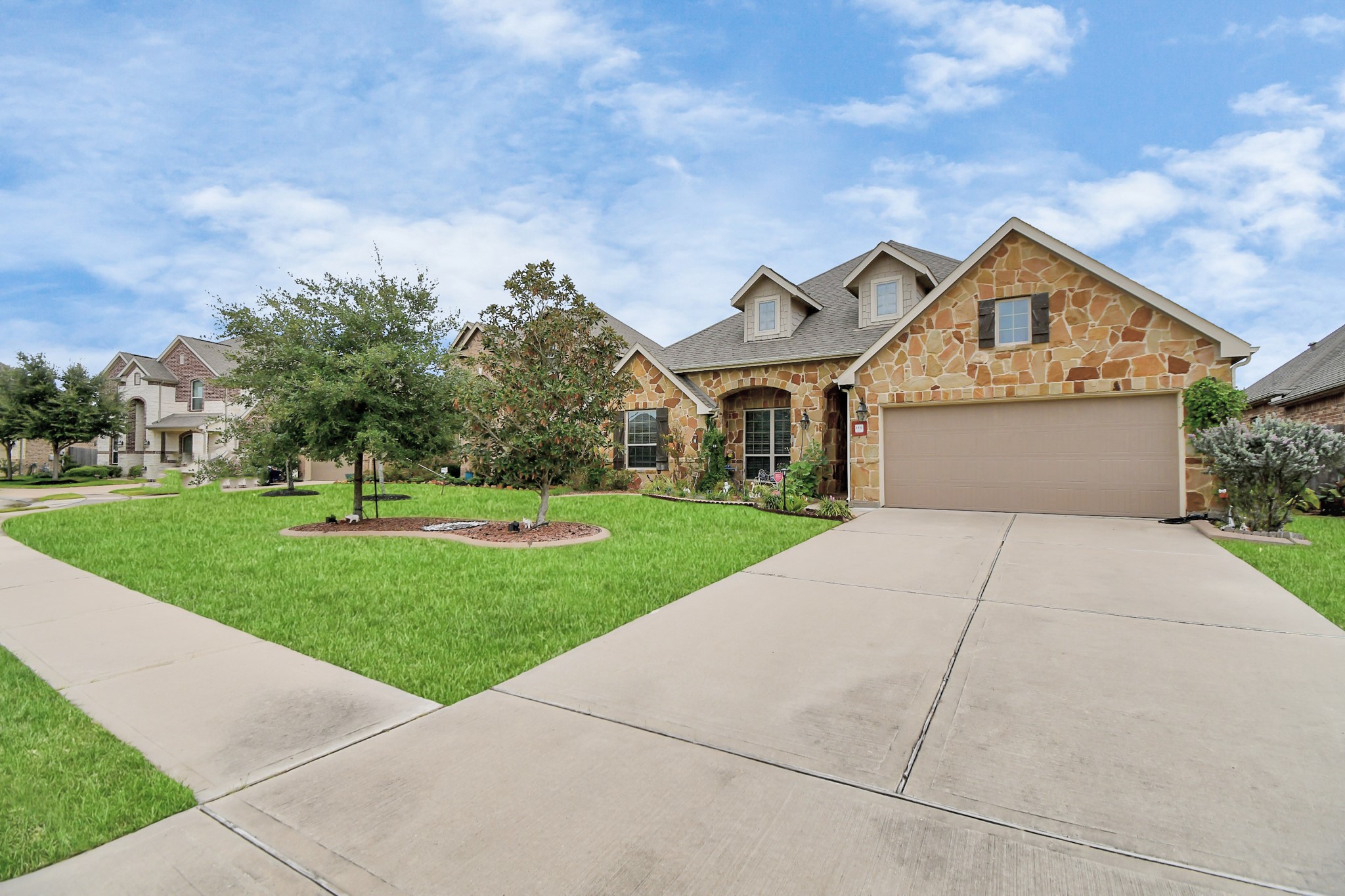 7711 Chinaberry Sky Lane Property Photo 4
