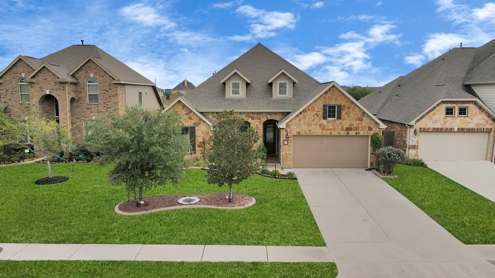 7711 Chinaberry Sky Lane Property Photo 5