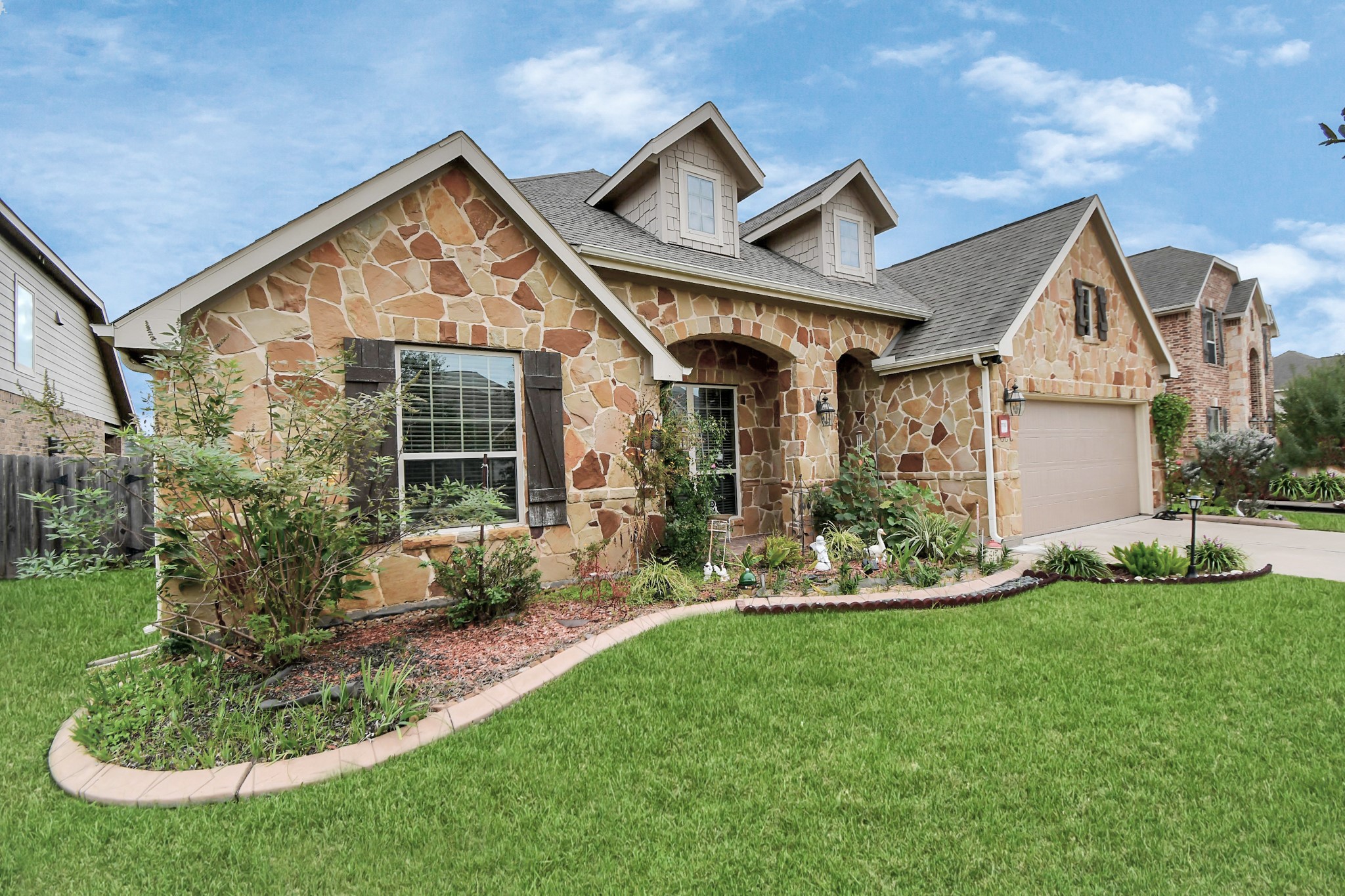 7711 Chinaberry Sky Lane Property Photo 6