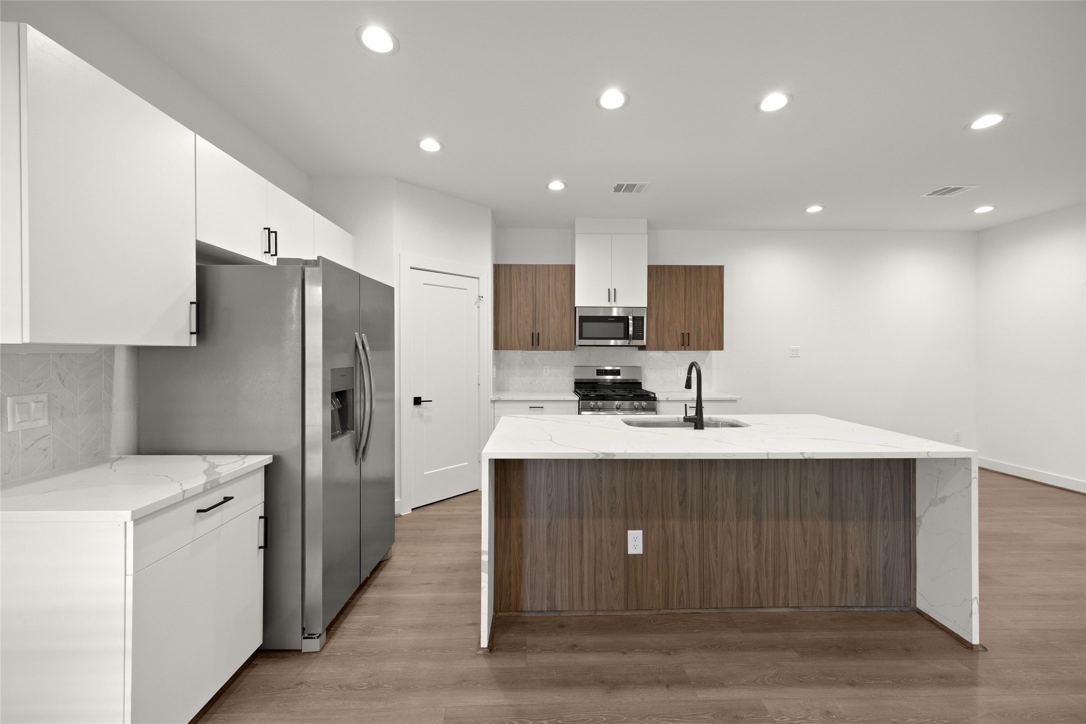2707 Bronze Vista Drive Property Photo 4