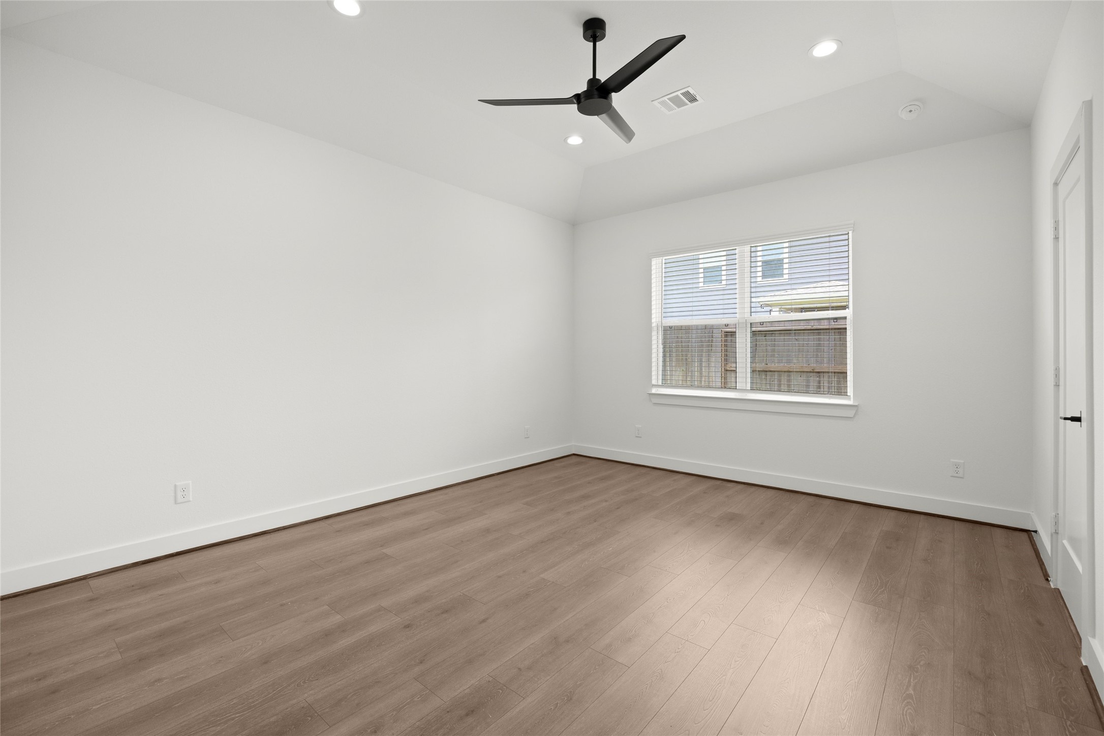 2707 Bronze Vista Drive Property Photo 19