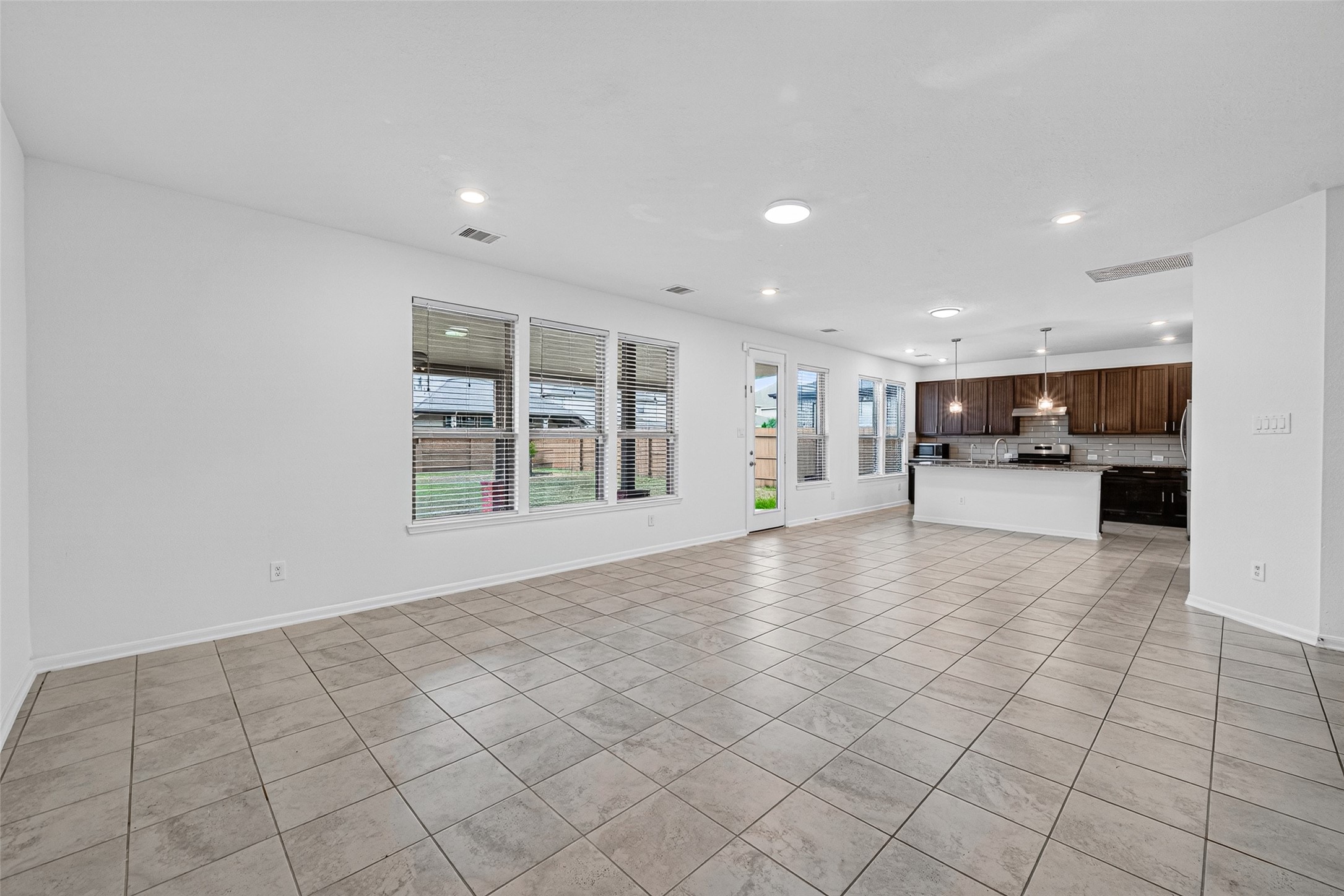 25319 Whitehaven Gate Street Property Photo 4
