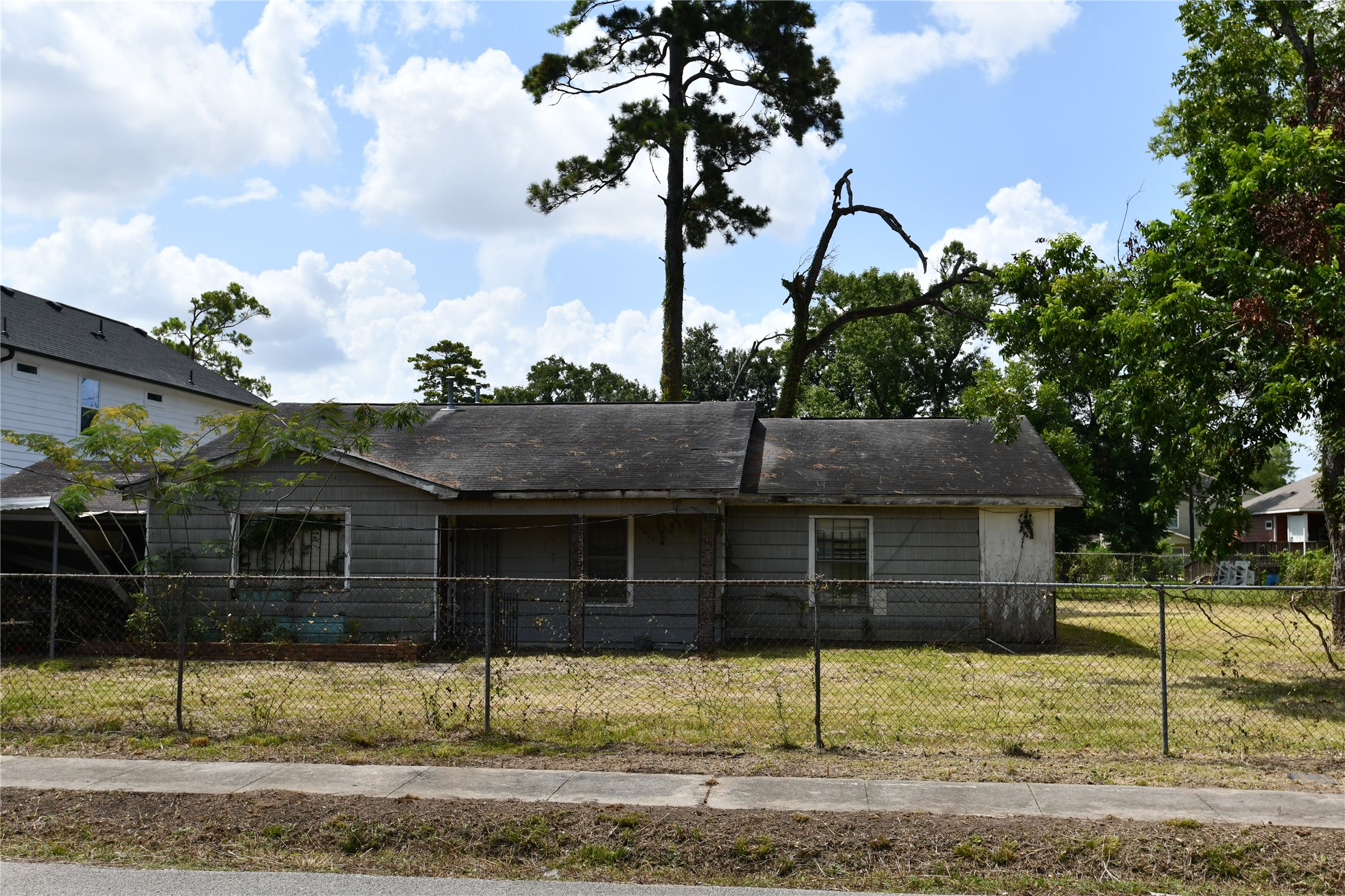 8206 Sterlingshire Street Property Photo 1