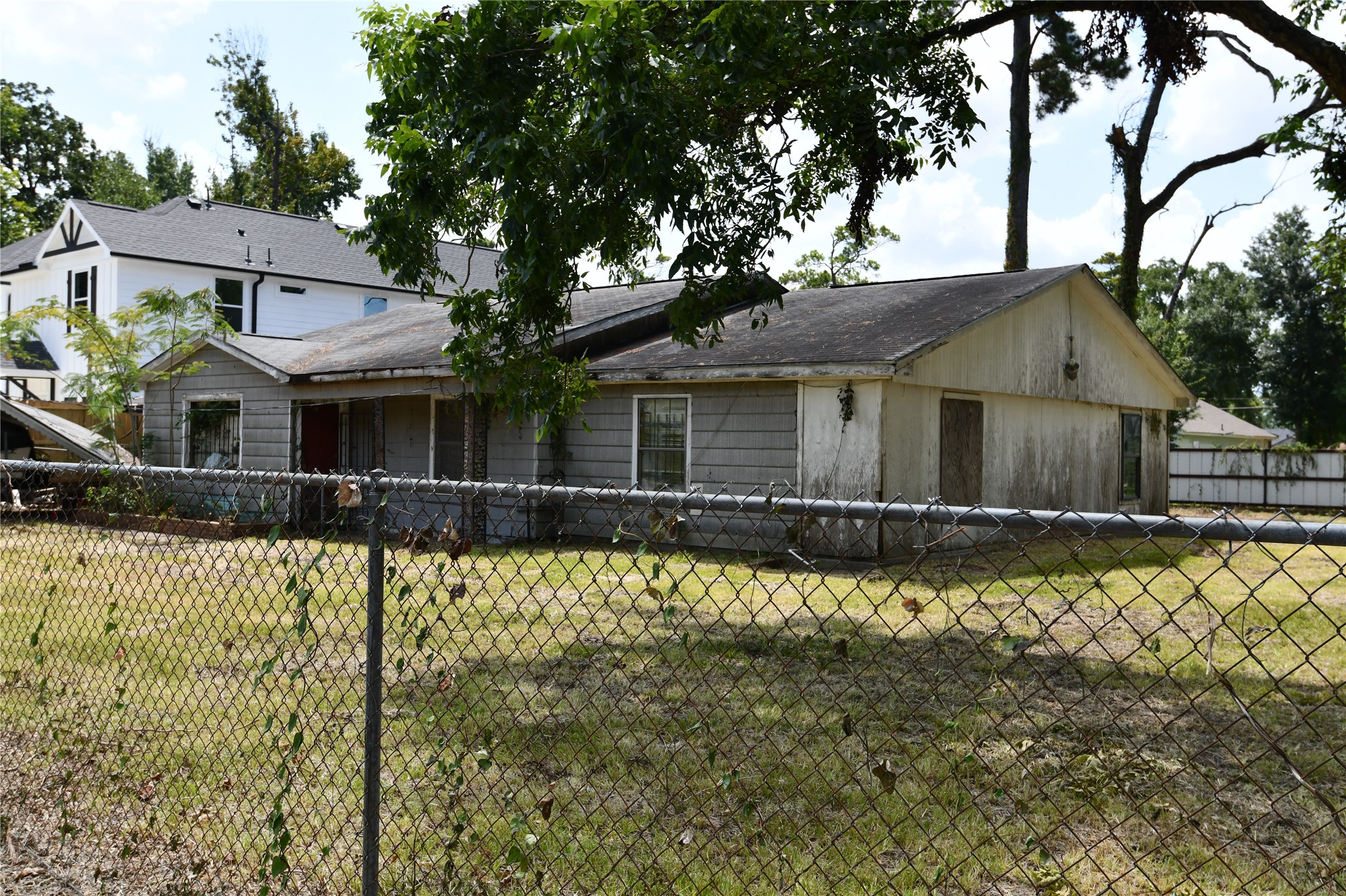 8206 Sterlingshire Street Property Photo 3