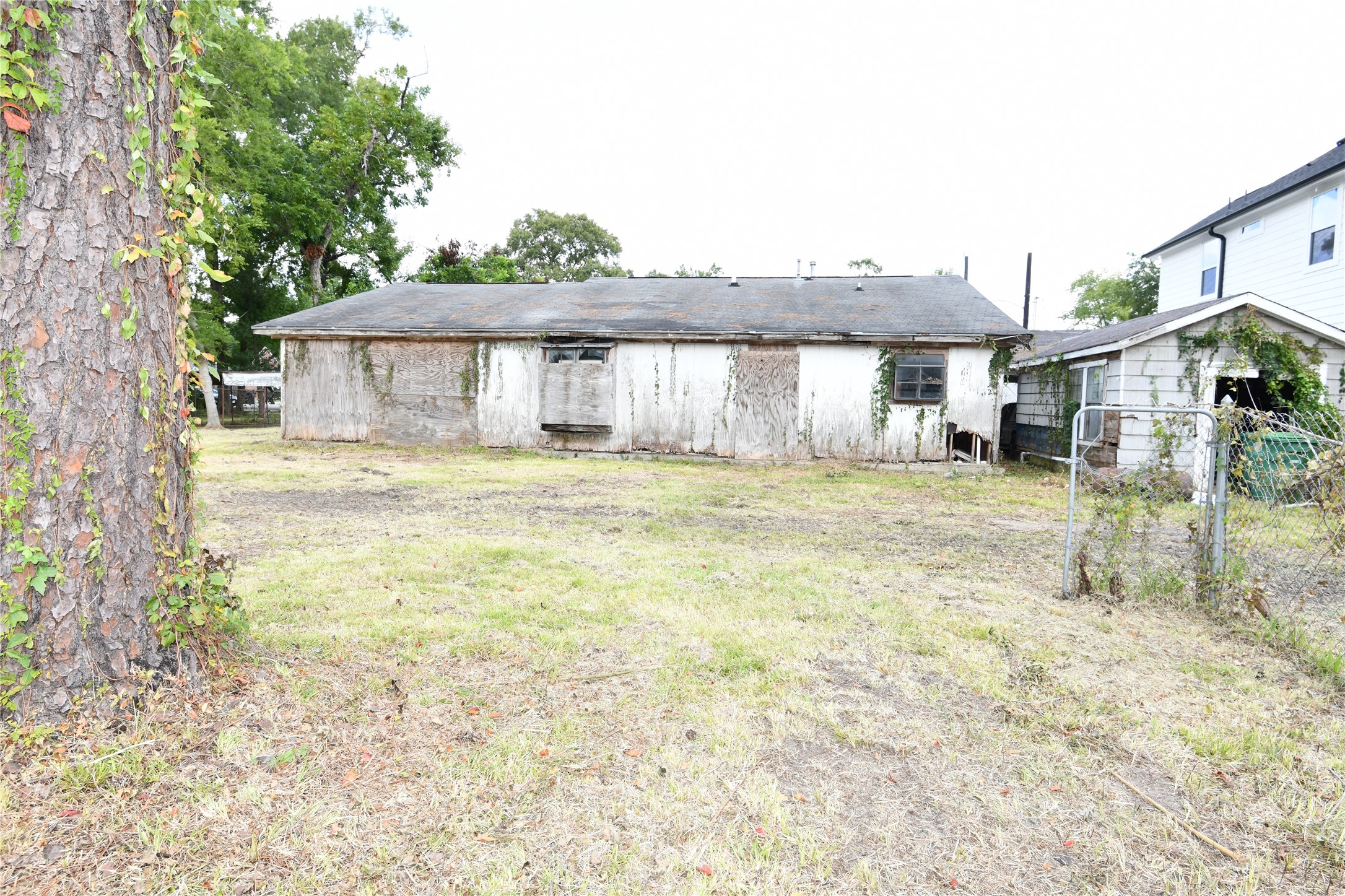 8206 Sterlingshire Street Property Photo 6