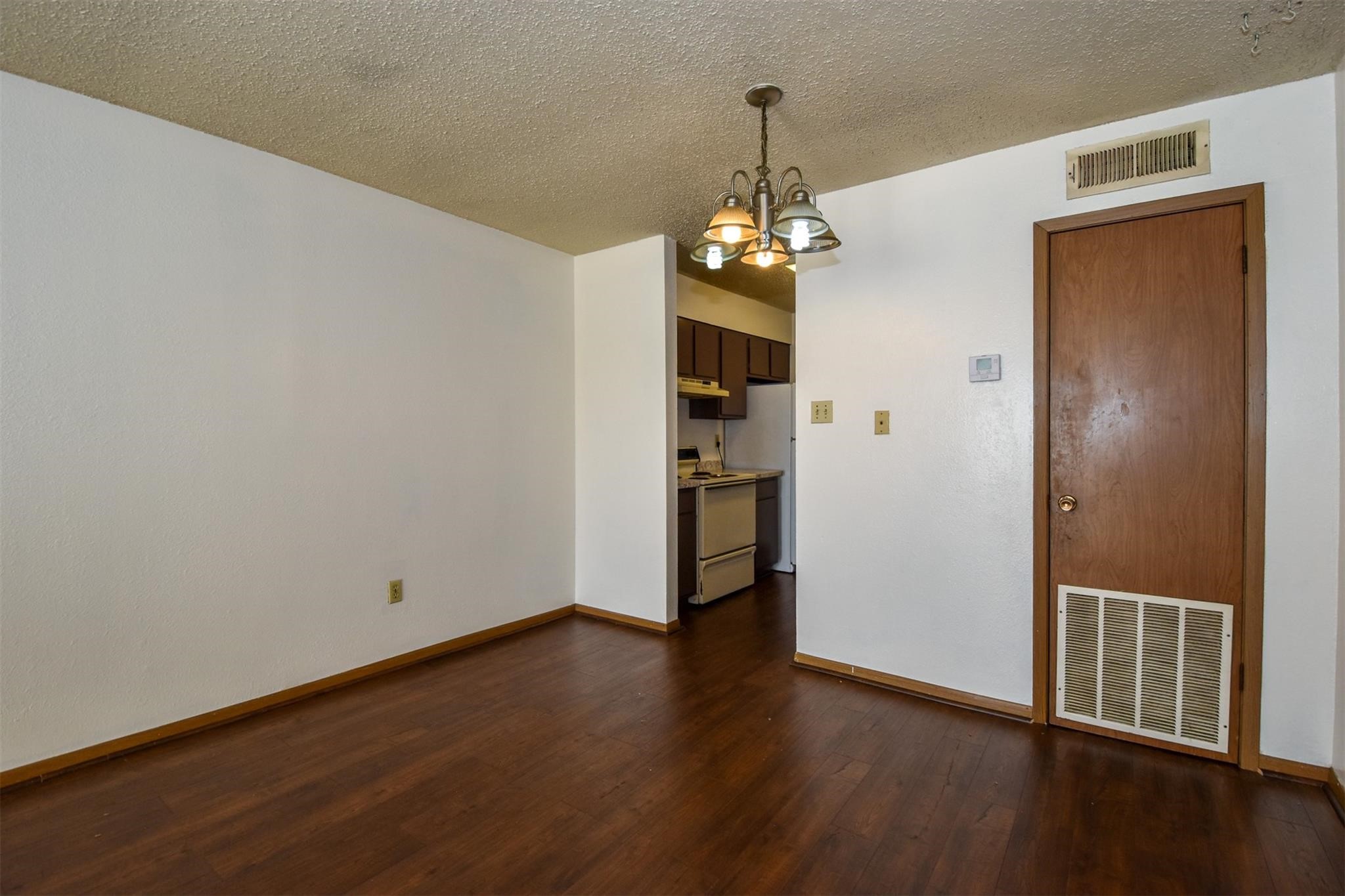 5252 Twin City Highway 464 Property Photo 5