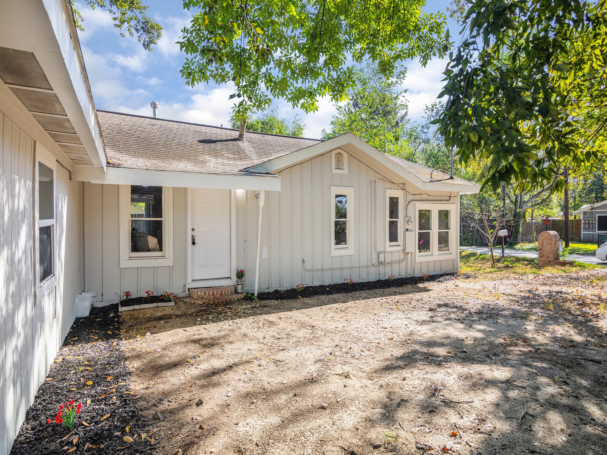 112 Oakdale Street Property Photo 1