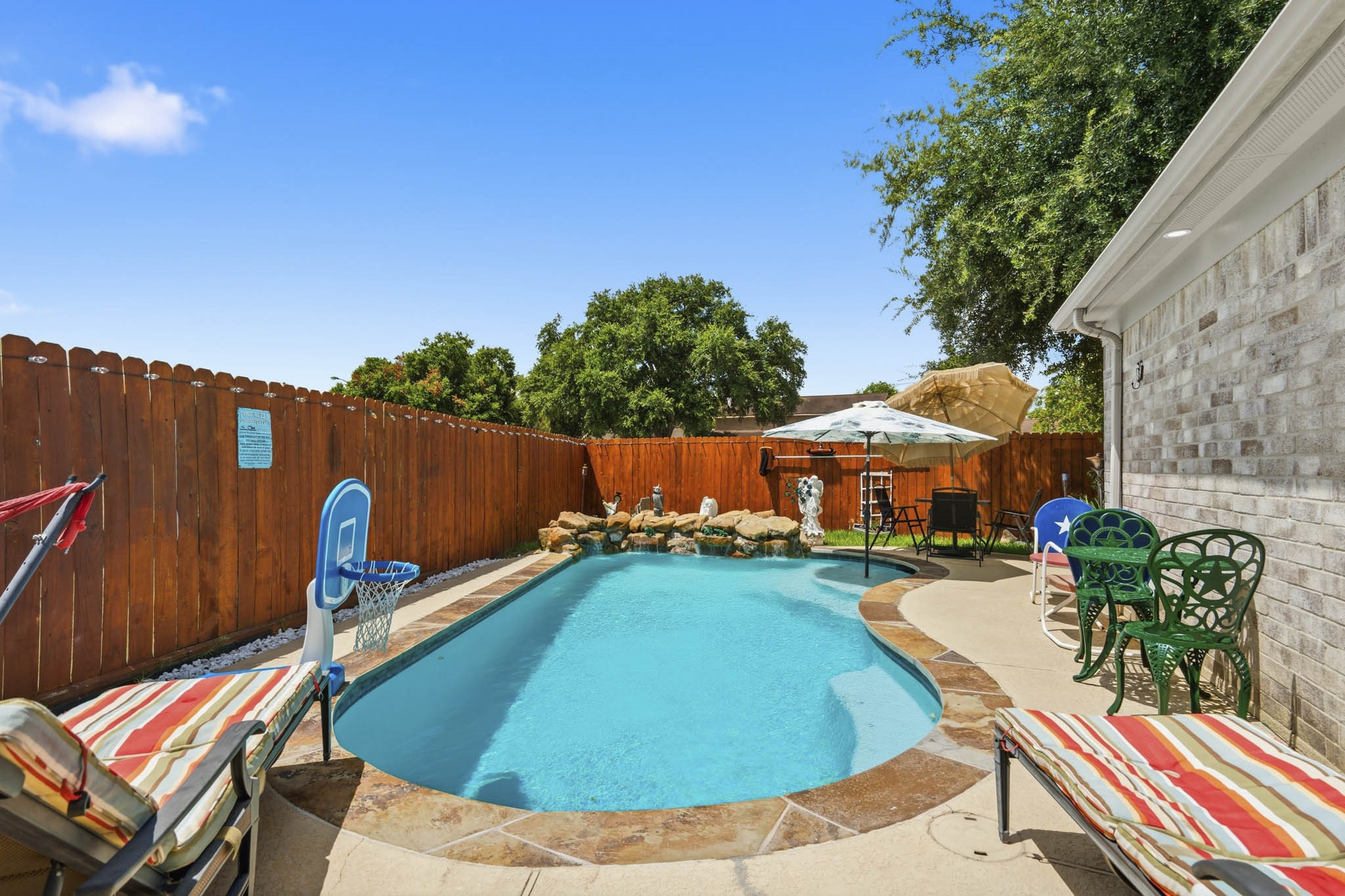 2111 Yosemite Ridge Court Property Photo 1