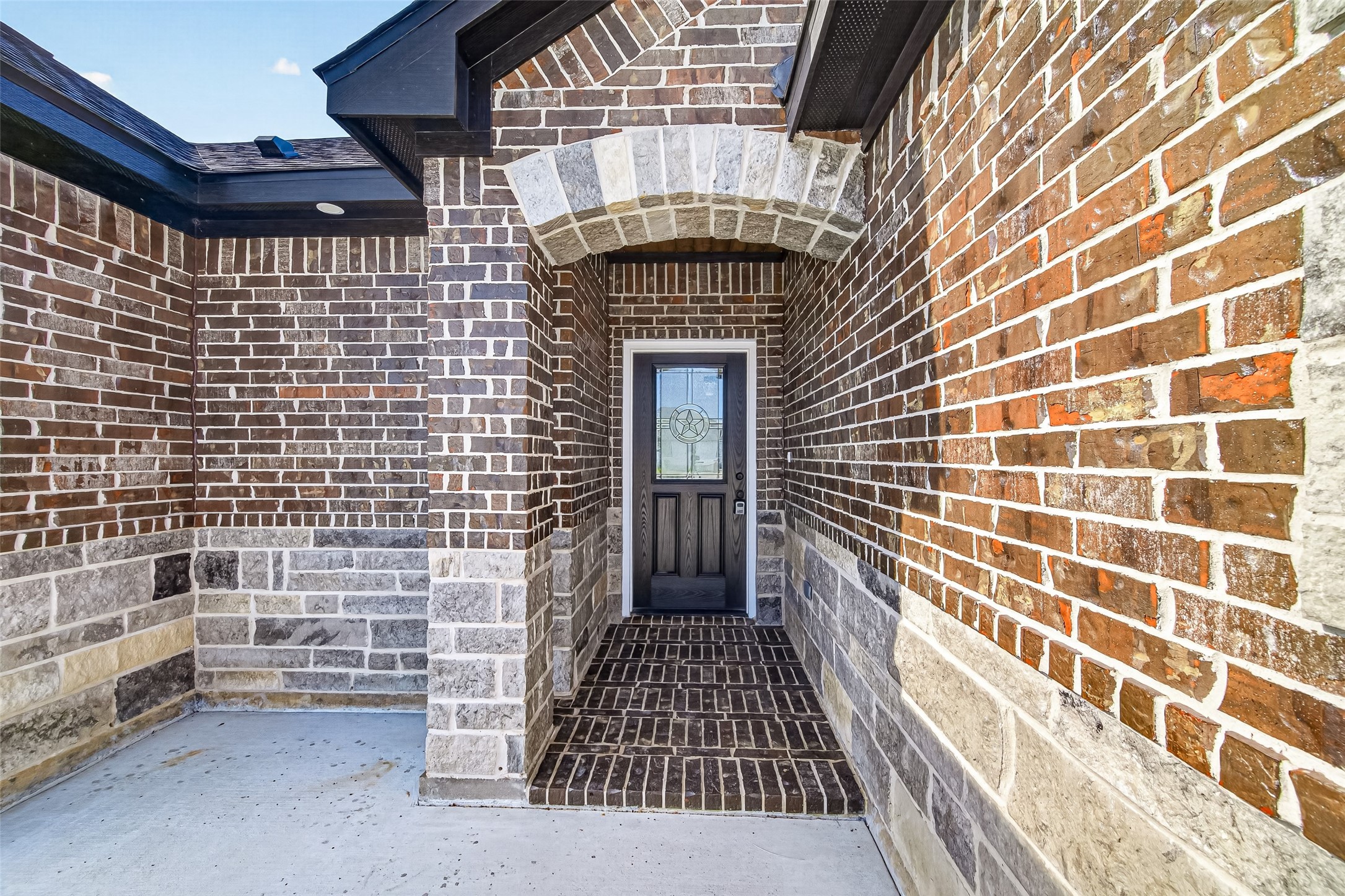 1022 Exotic Pine Drive Property Photo 4