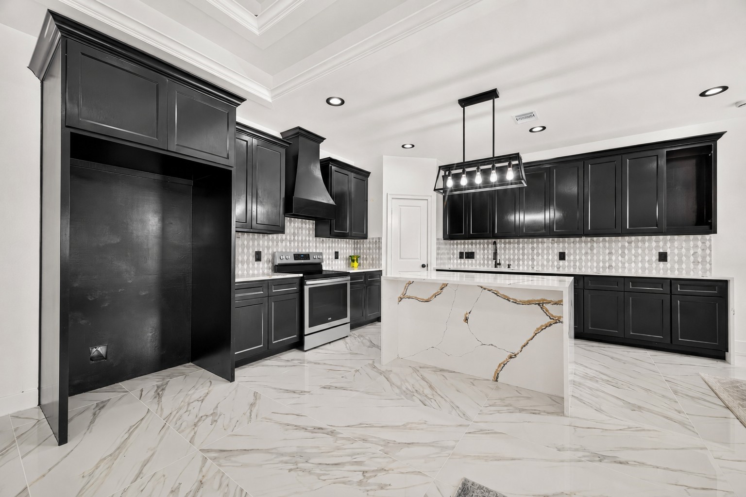 1022 Exotic Pine Drive Property Photo 10