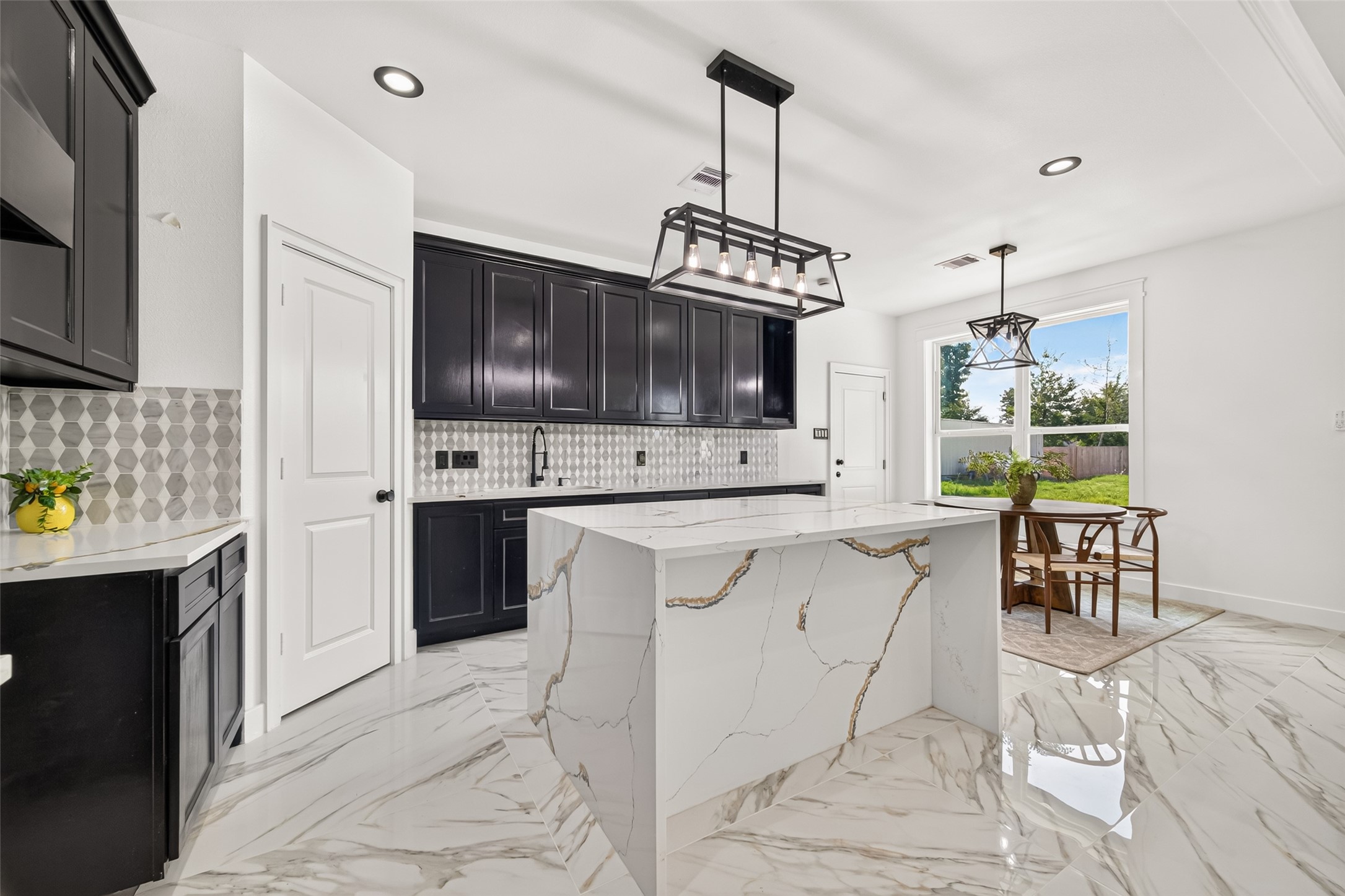 1022 Exotic Pine Drive Property Photo 11