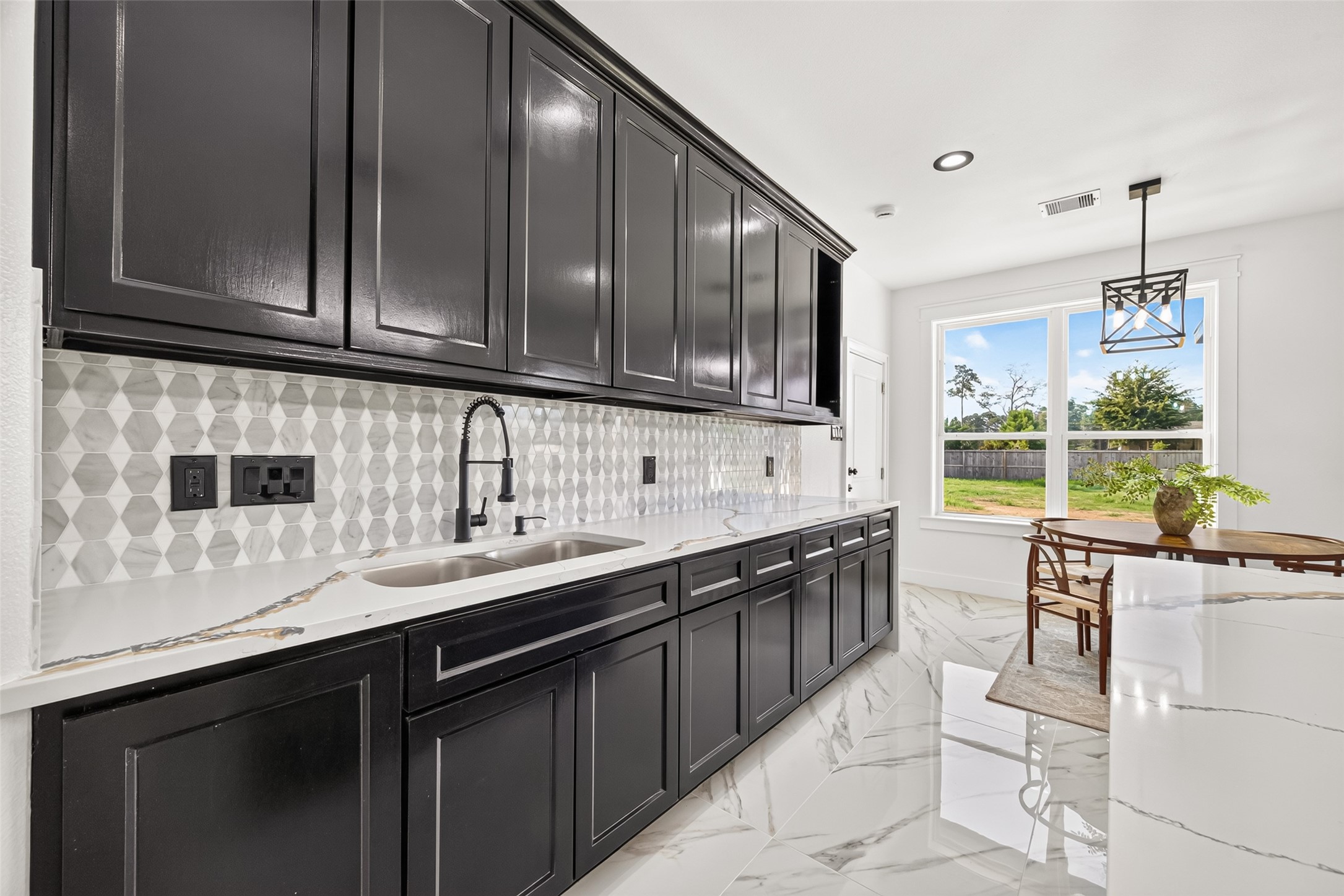 1022 Exotic Pine Drive Property Photo 14