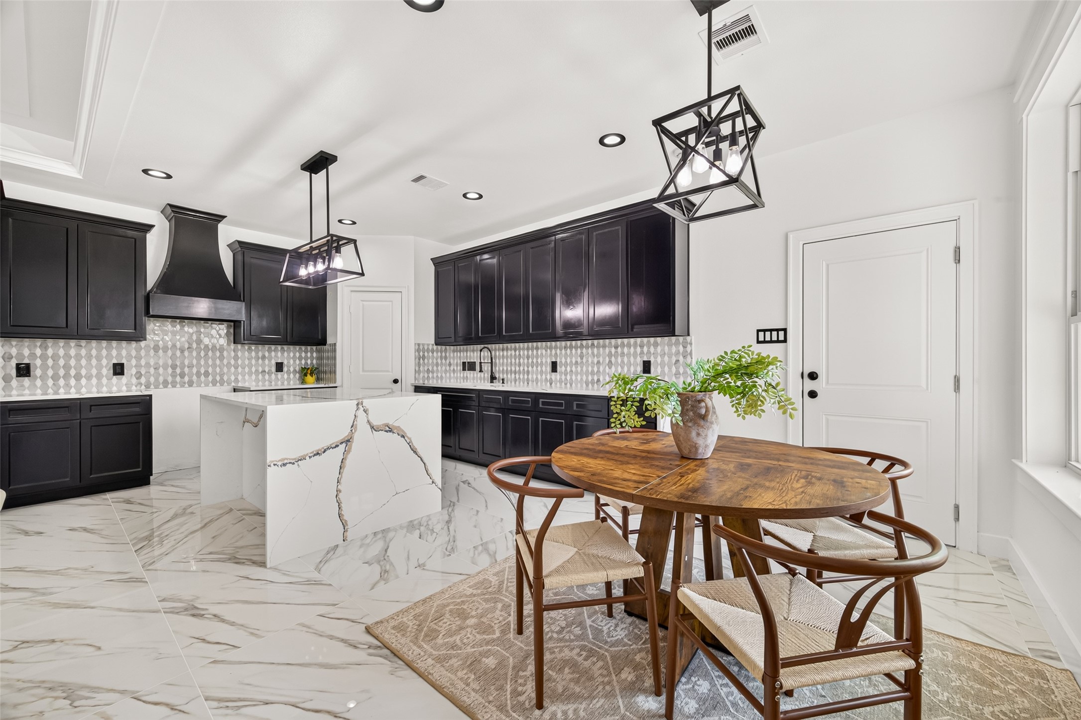 1022 Exotic Pine Drive Property Photo 15