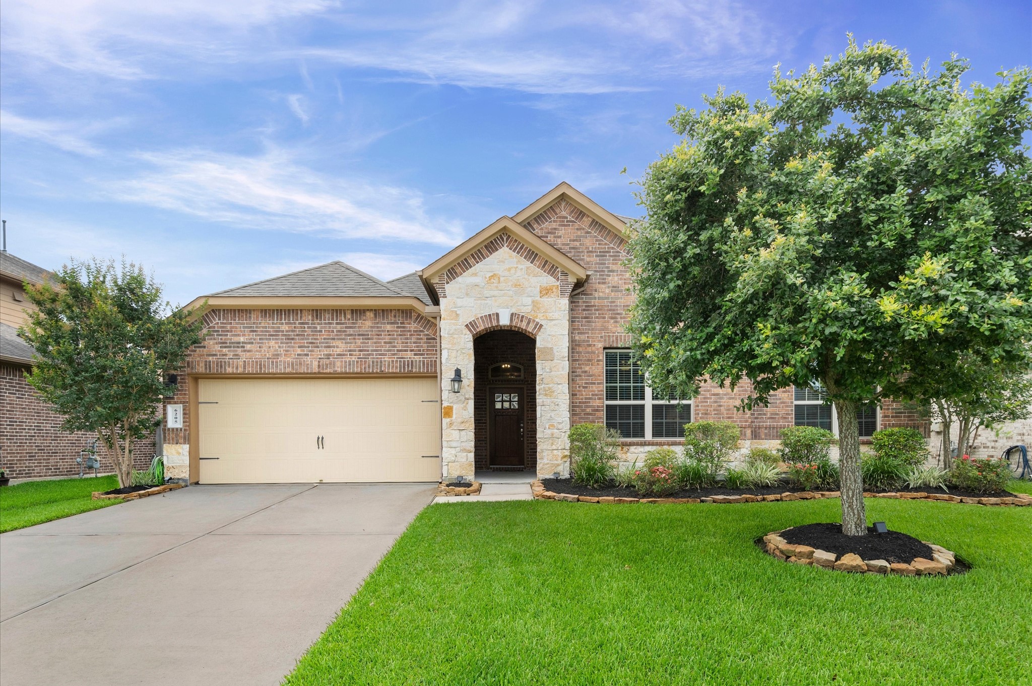 6205 Lakewood Court Property Photo 2