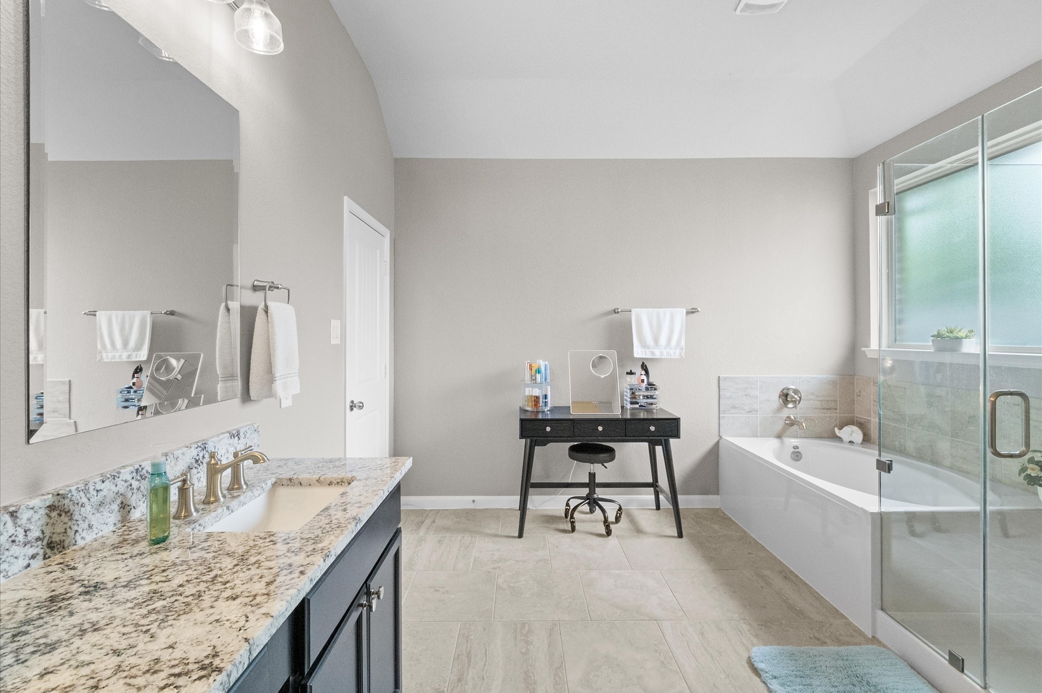 6205 Lakewood Court Property Photo 30