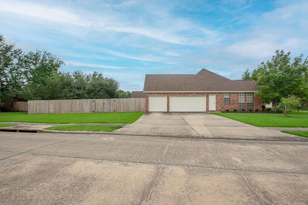 603 Oleander Street Property Photo 4