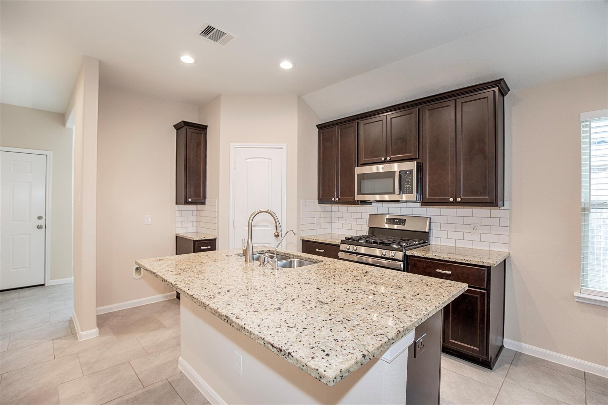 8215 Oakleaf Meadow Court Property Photo 8