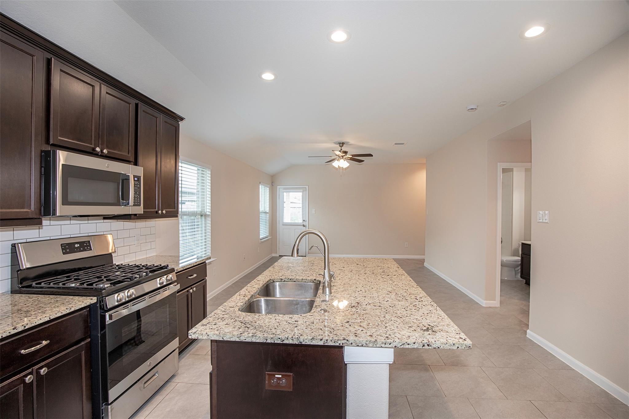 8215 Oakleaf Meadow Court Property Photo 9