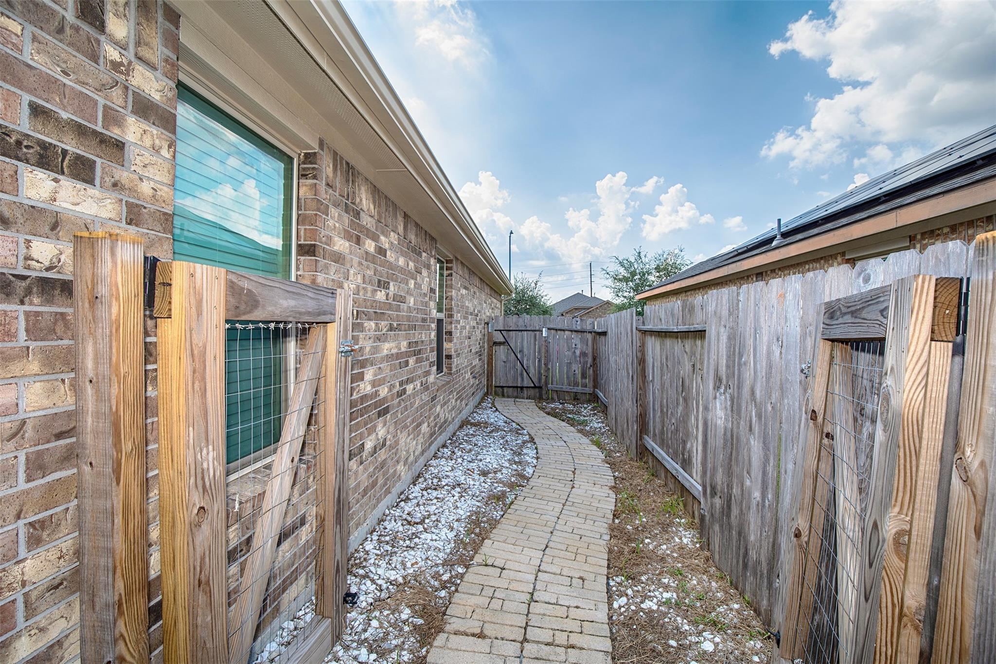 8215 Oakleaf Meadow Court Property Photo 30
