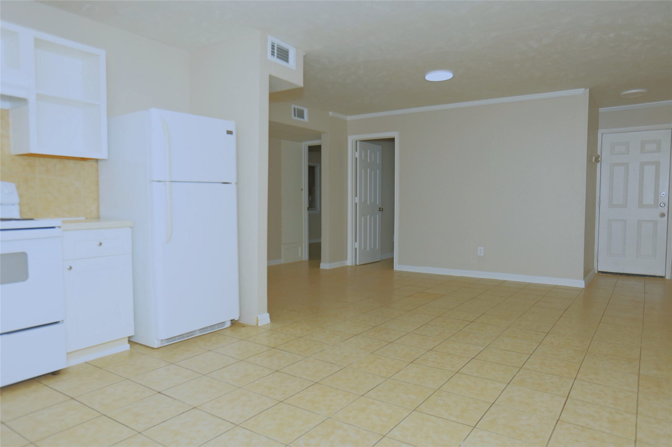 123 W 6th St 1 Property Photo 2