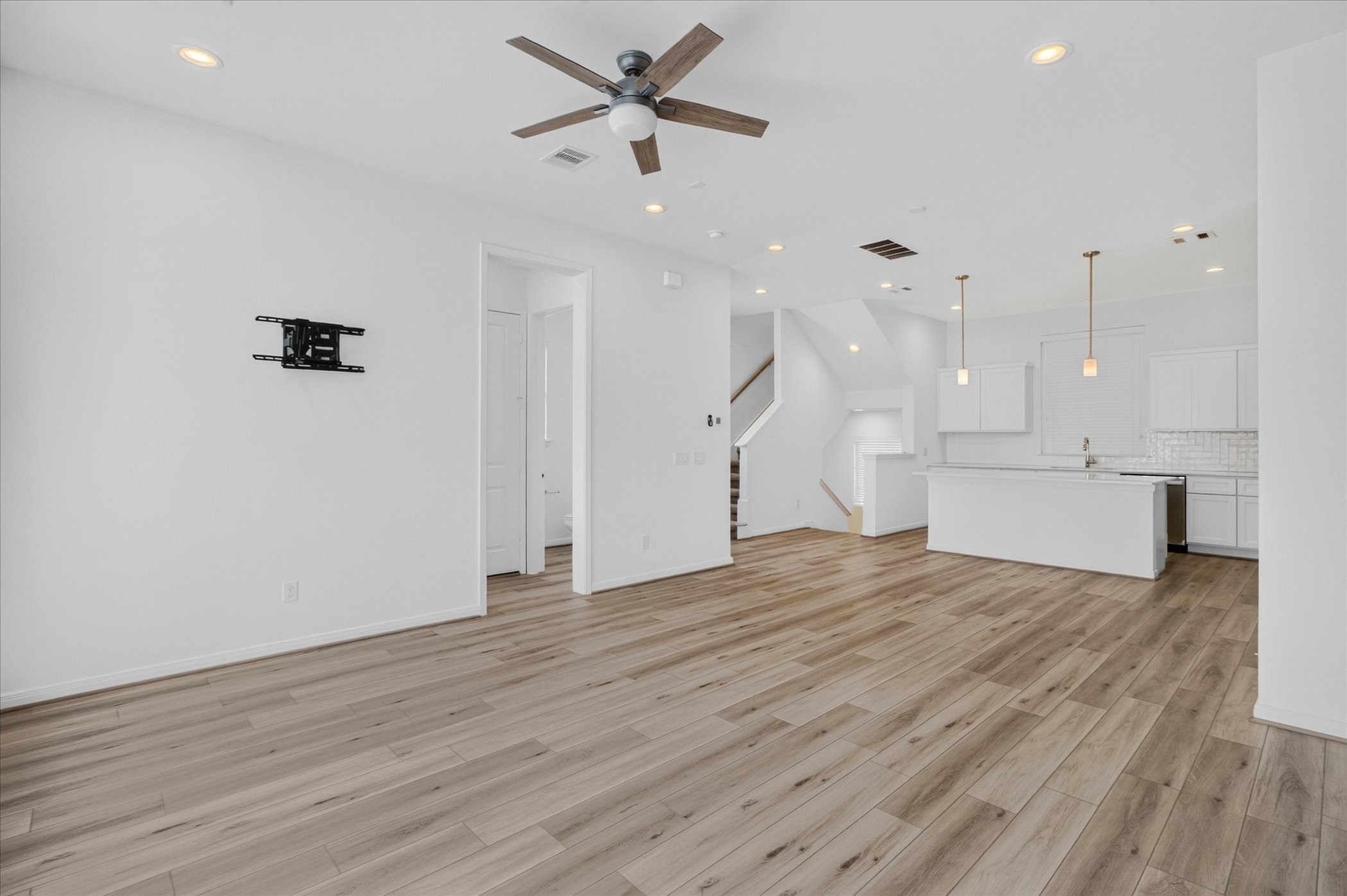 1526 Ojeman Road C Property Photo 3