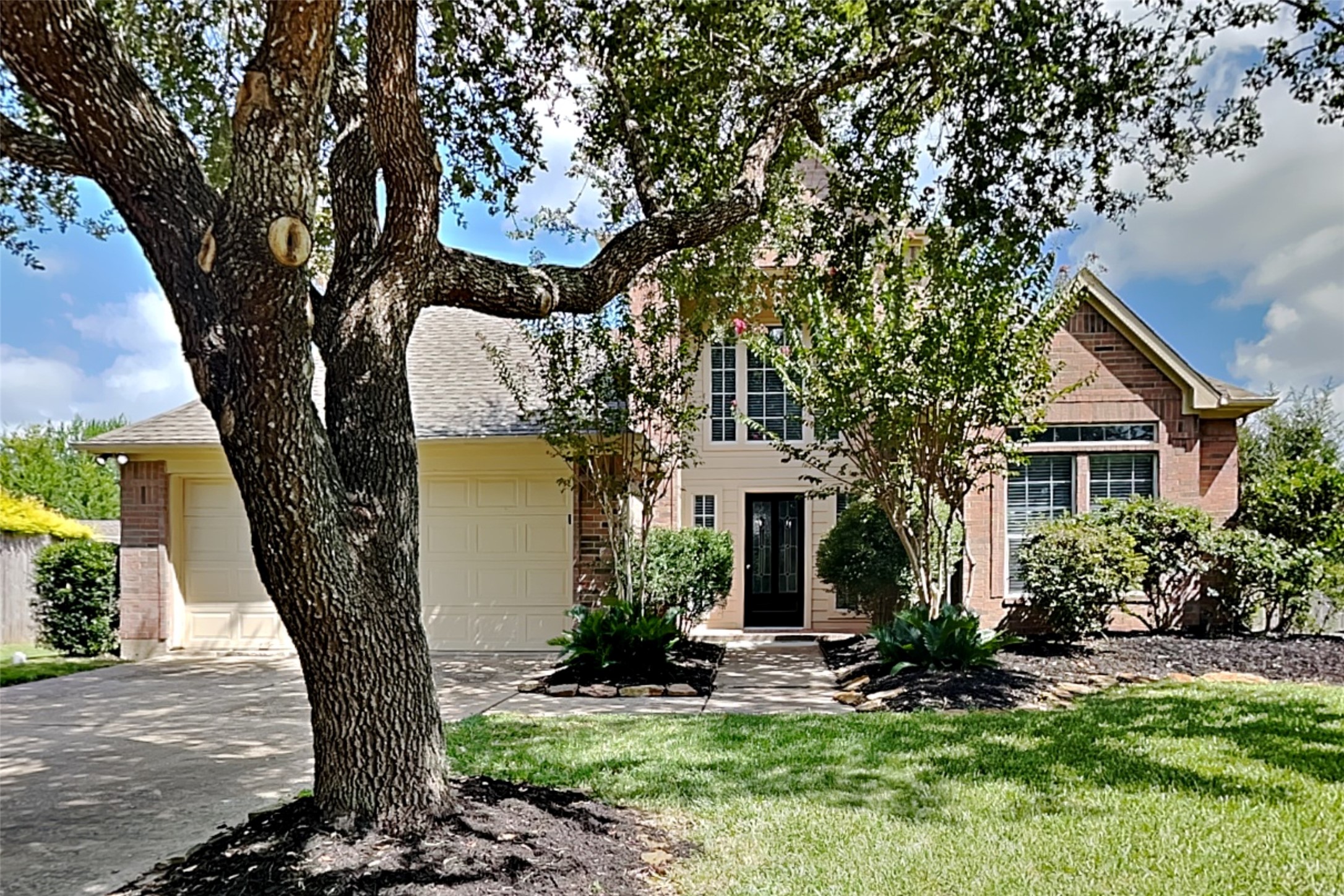 1906 Crescent Oak Drive Property Photo 1