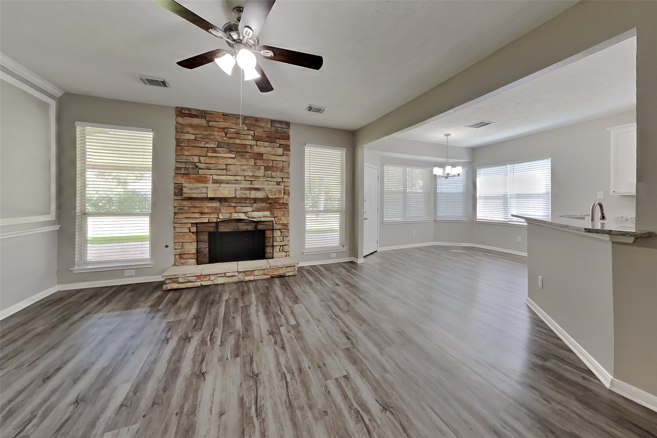 1906 Crescent Oak Drive Property Photo 2