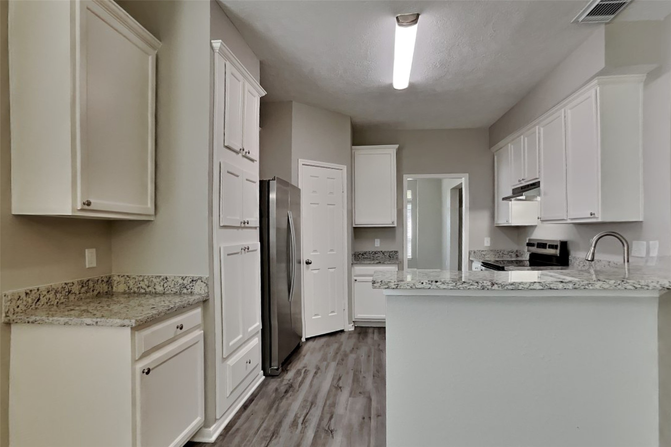 1906 Crescent Oak Drive Property Photo 3