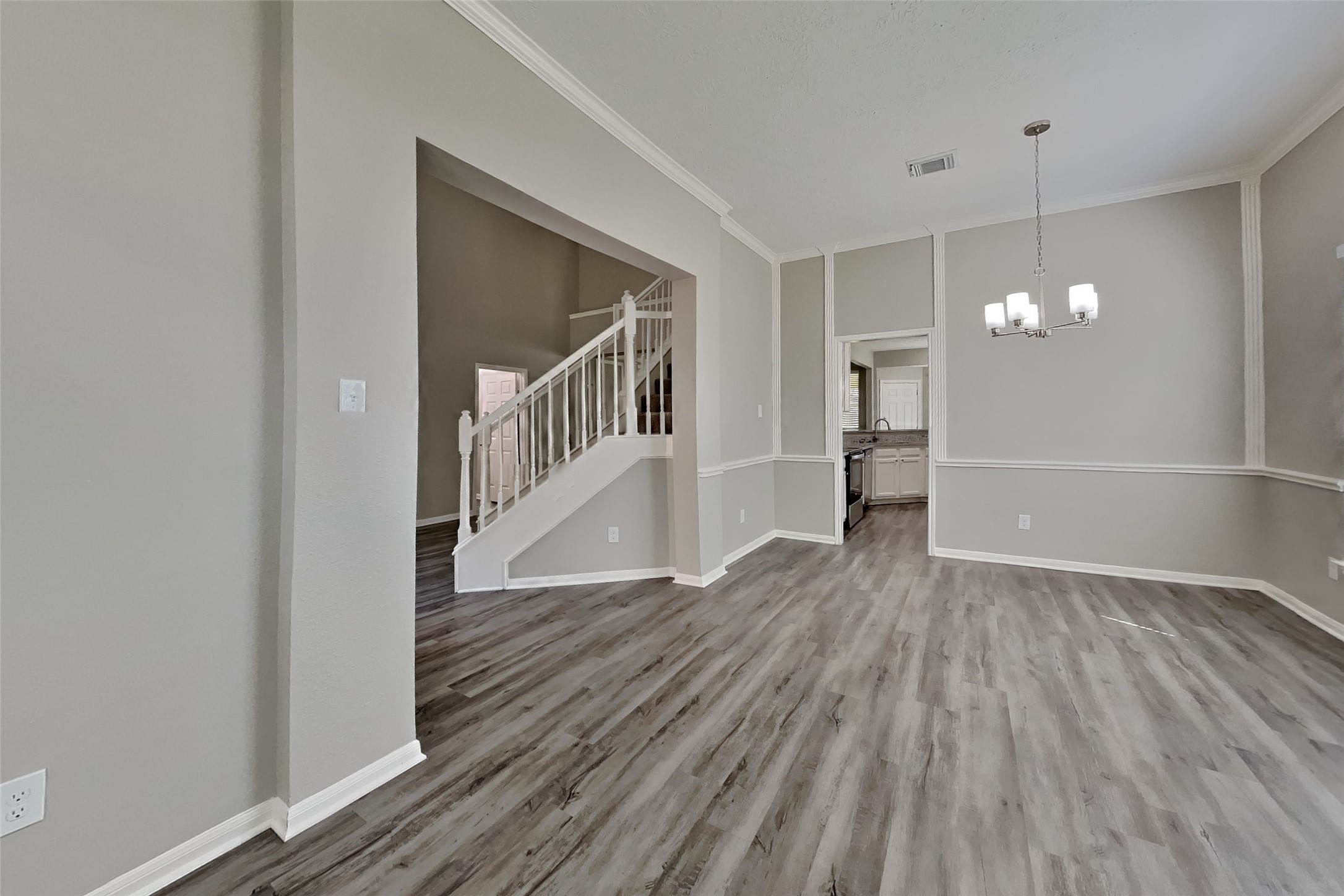 1906 Crescent Oak Drive Property Photo 5