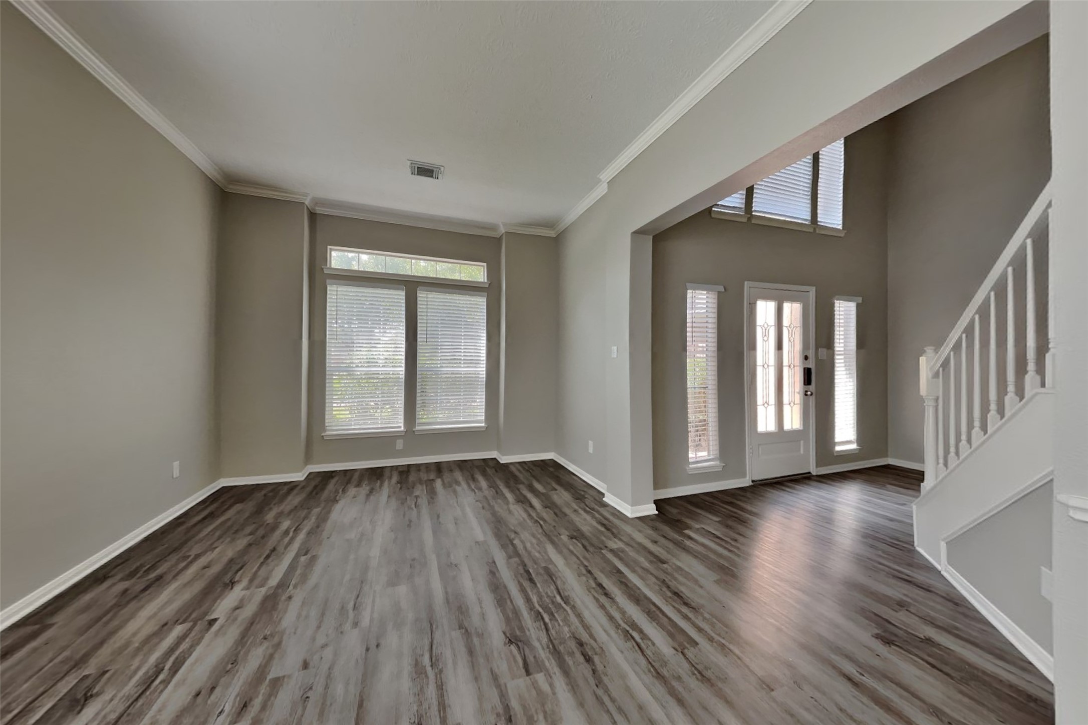 1906 Crescent Oak Drive Property Photo 6