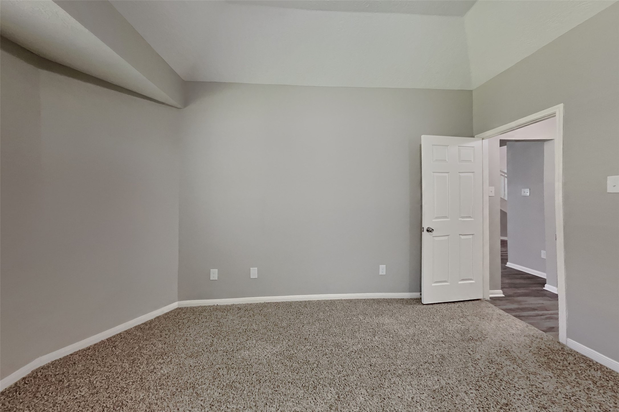 1906 Crescent Oak Drive Property Photo 7