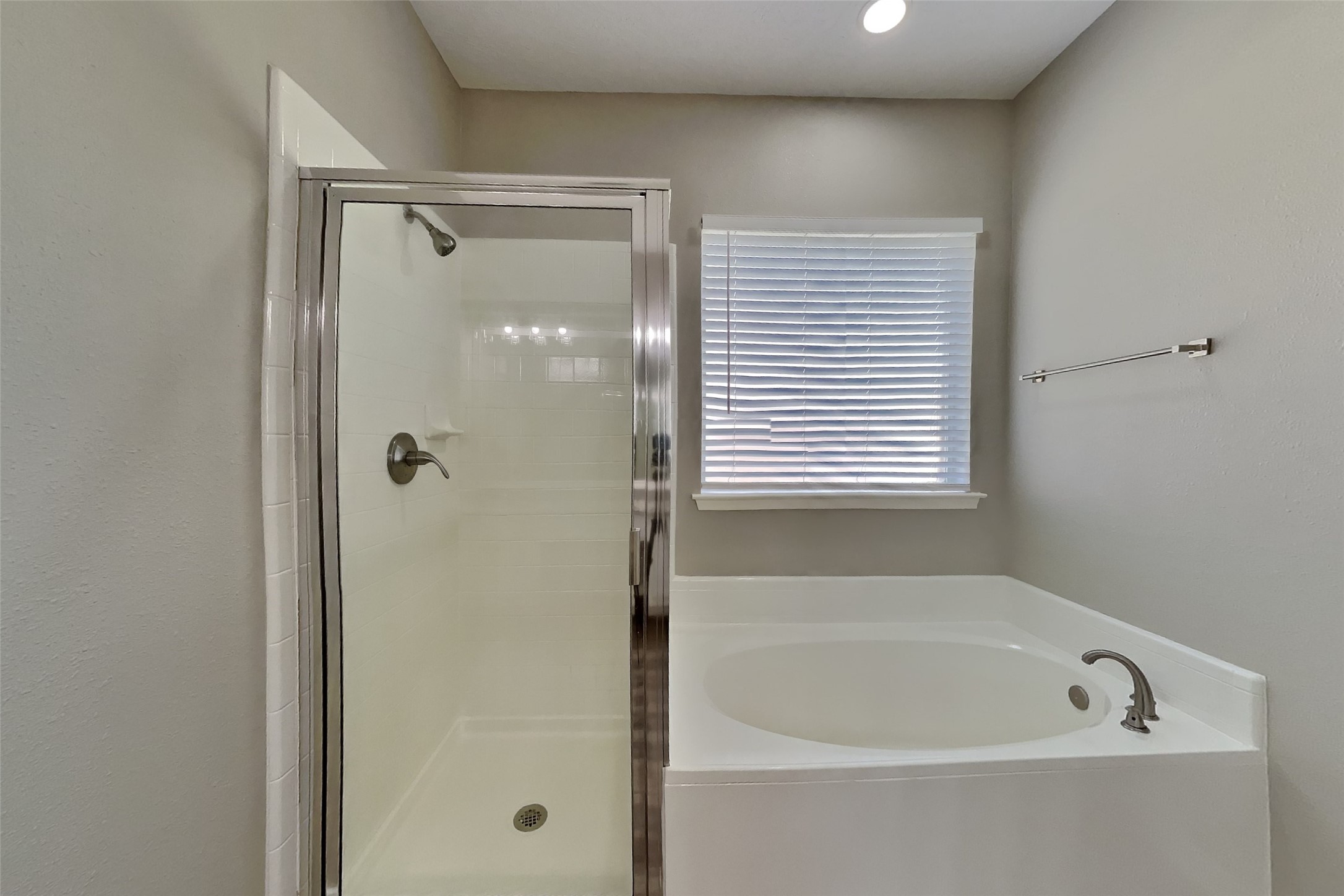 1906 Crescent Oak Drive Property Photo 10