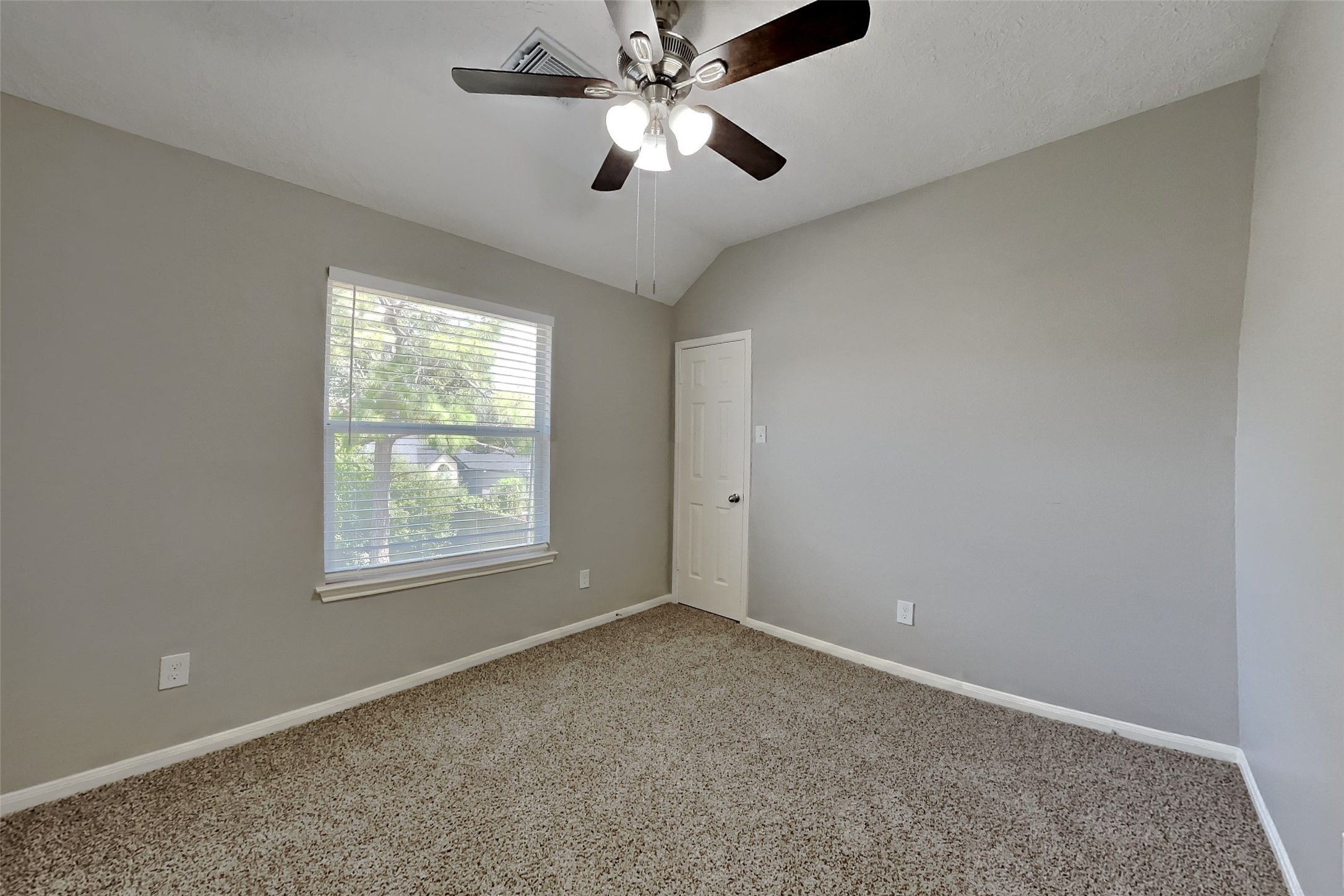 1906 Crescent Oak Drive Property Photo 11
