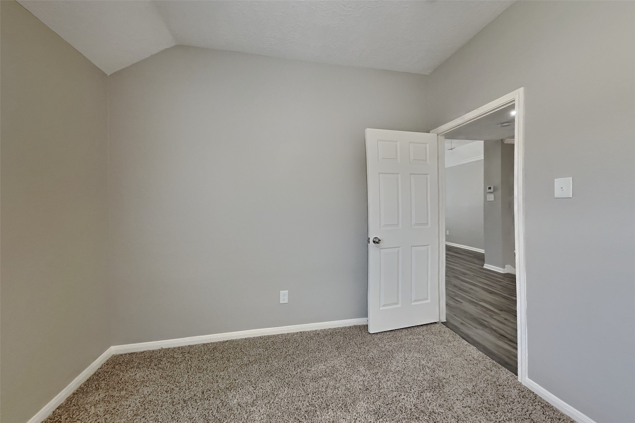 1906 Crescent Oak Drive Property Photo 12