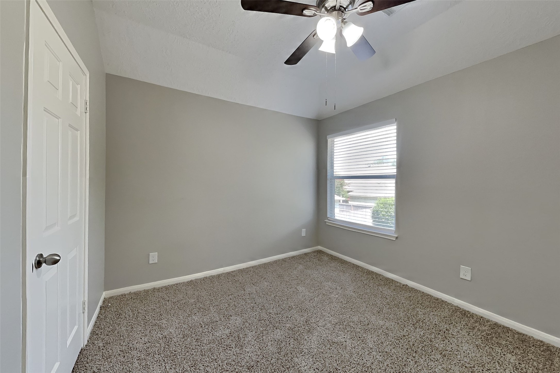 1906 Crescent Oak Drive Property Photo 13