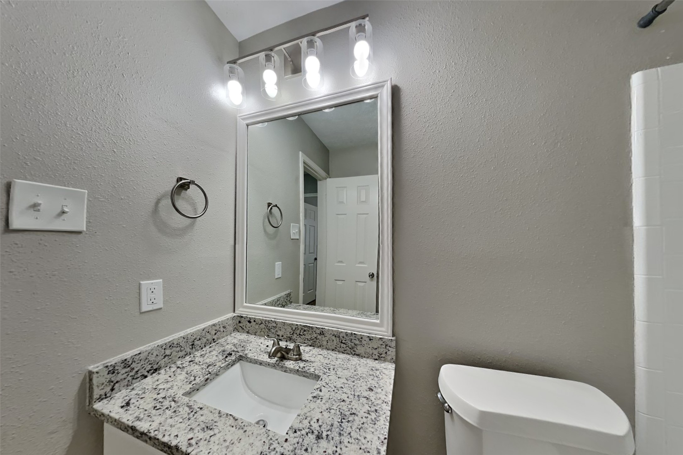 1906 Crescent Oak Drive Property Photo 14