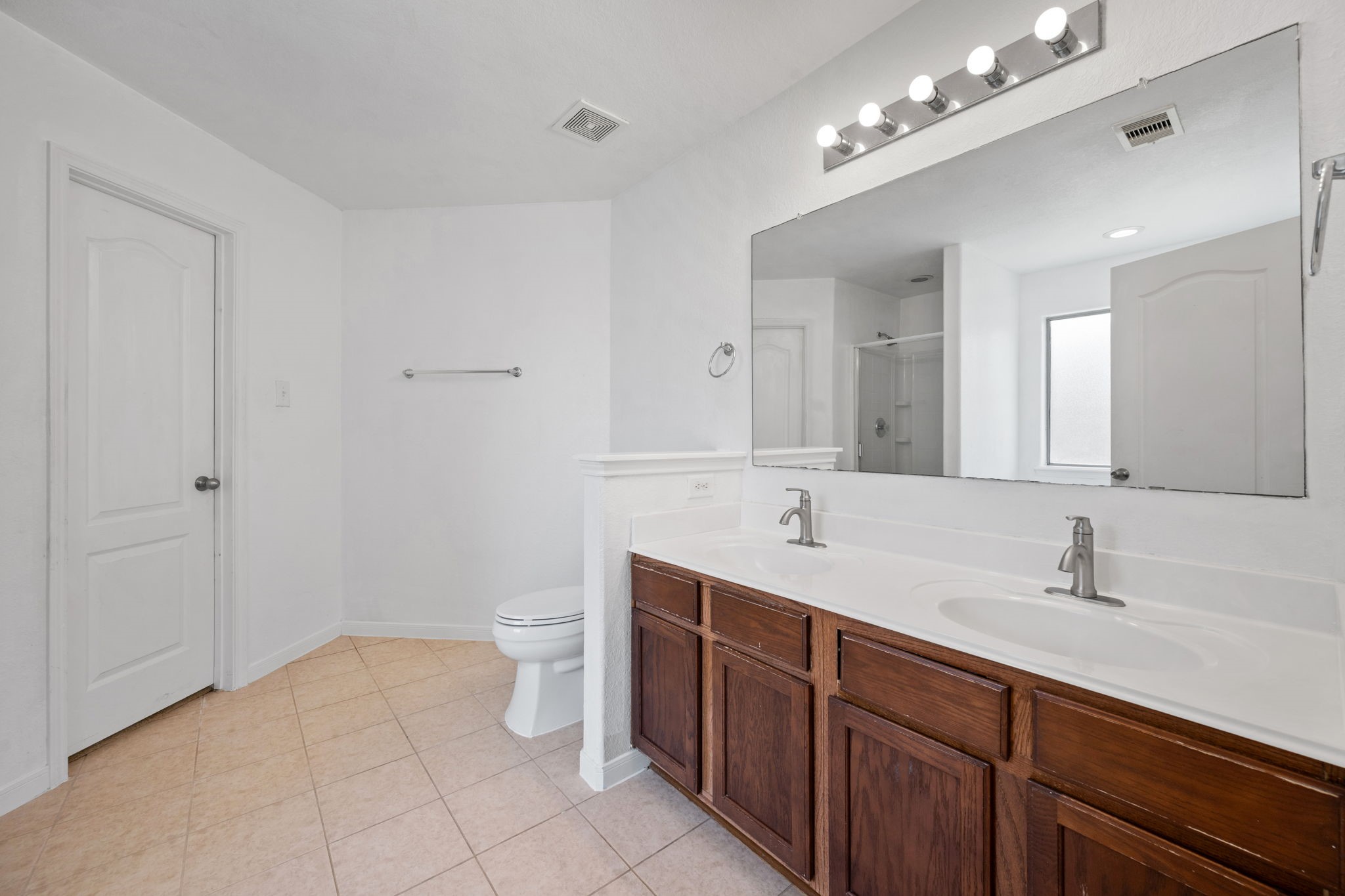 4614 Pin Oak Property Photo 17