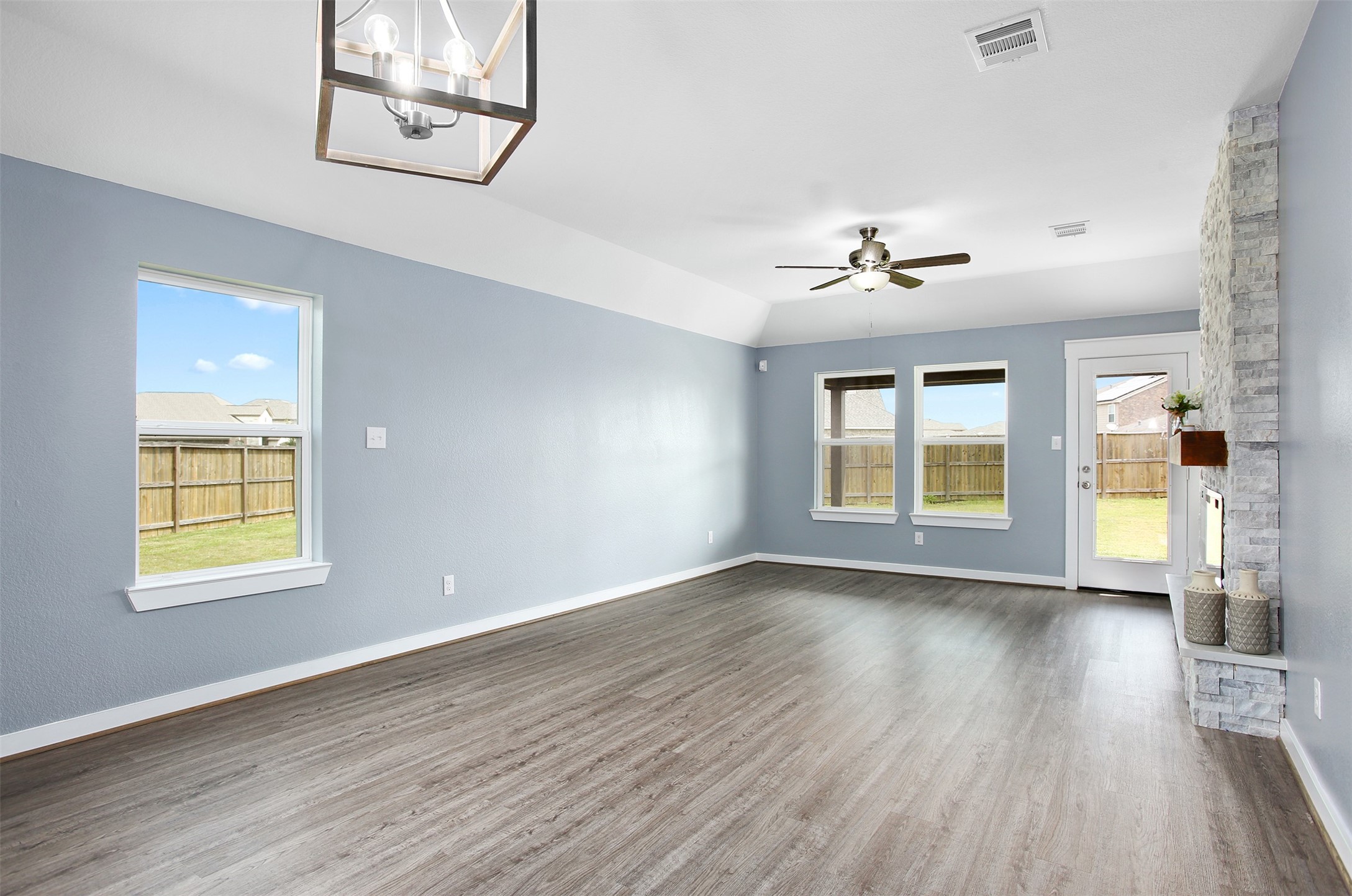 2716 Bernadino Drive Property Photo 10