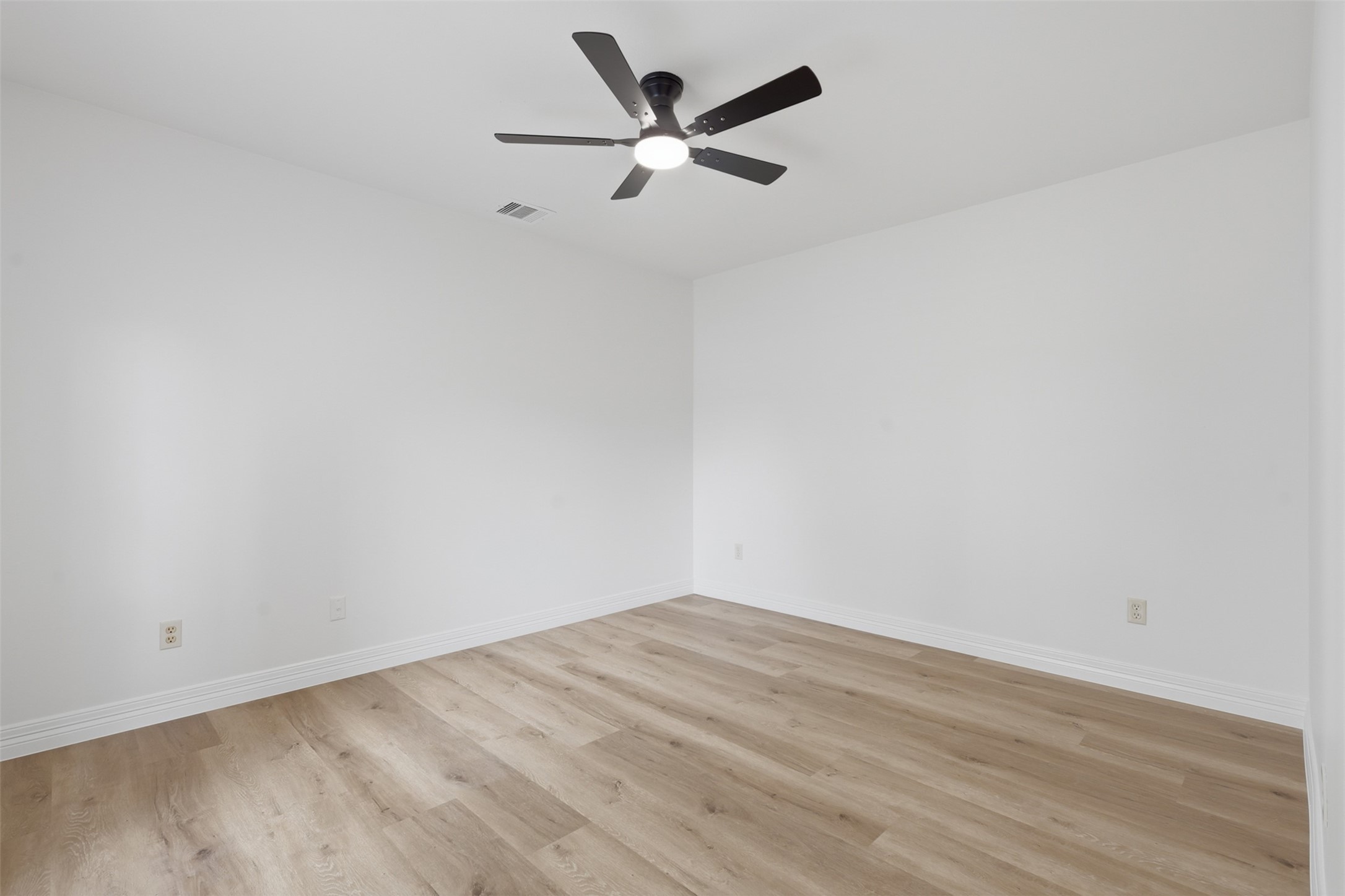 16306 Mill Point Property Photo 14