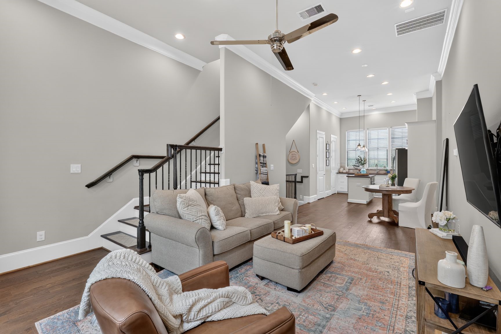 4041 Leeland Street Property Photo 3
