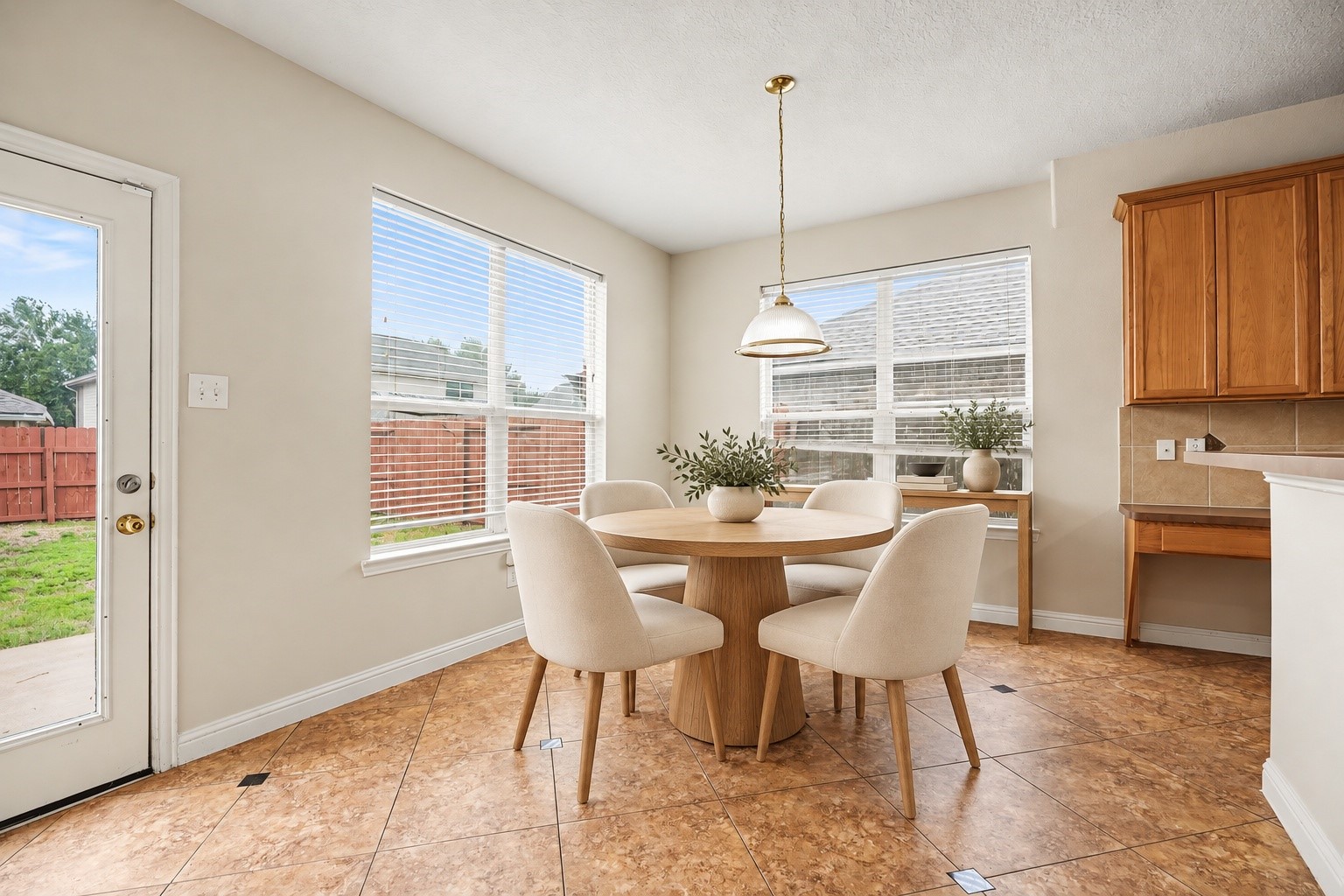 2530 Mango Court Property Photo 8