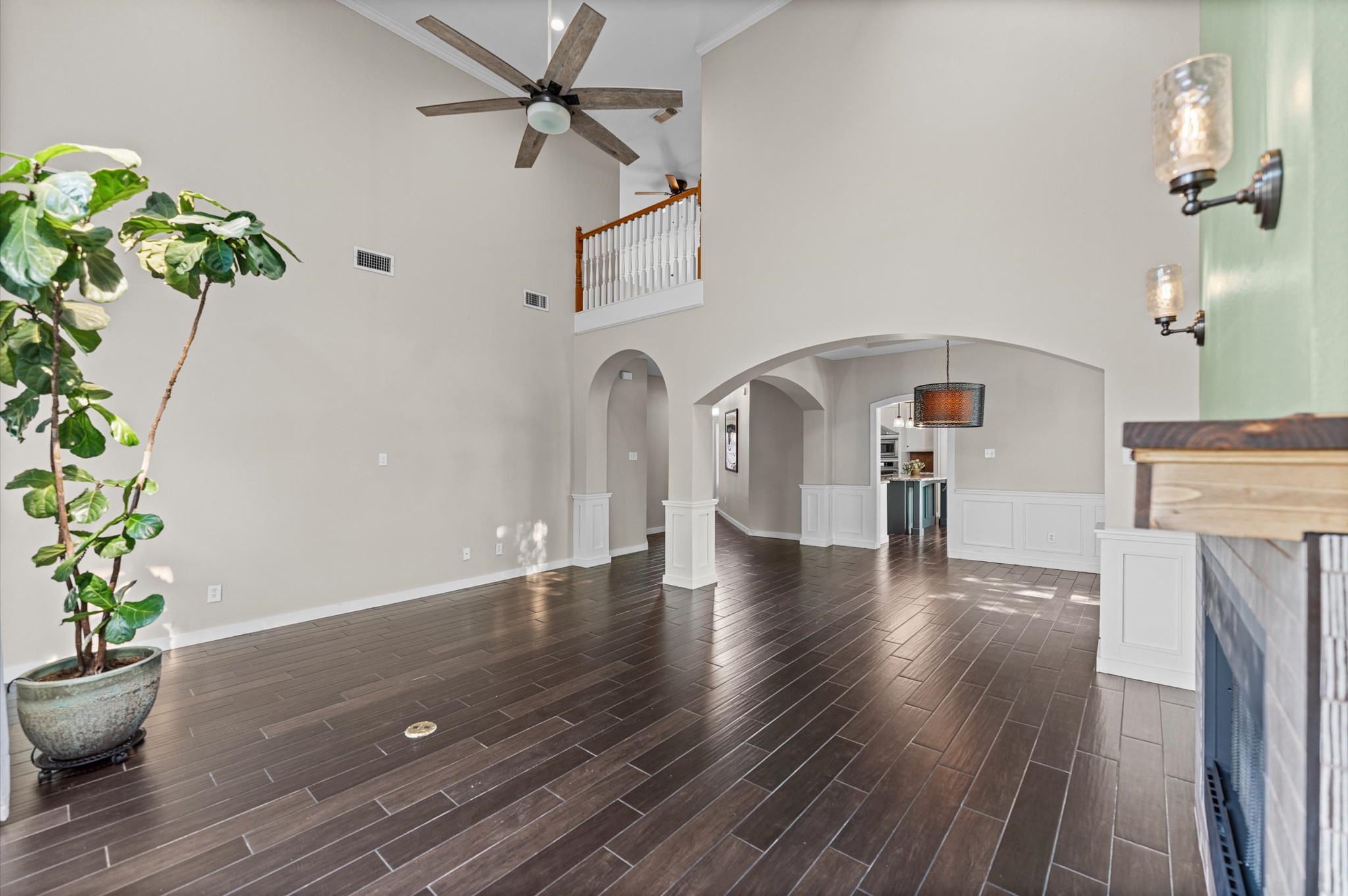 8003 Oakwood Hollow Street Property Photo 6