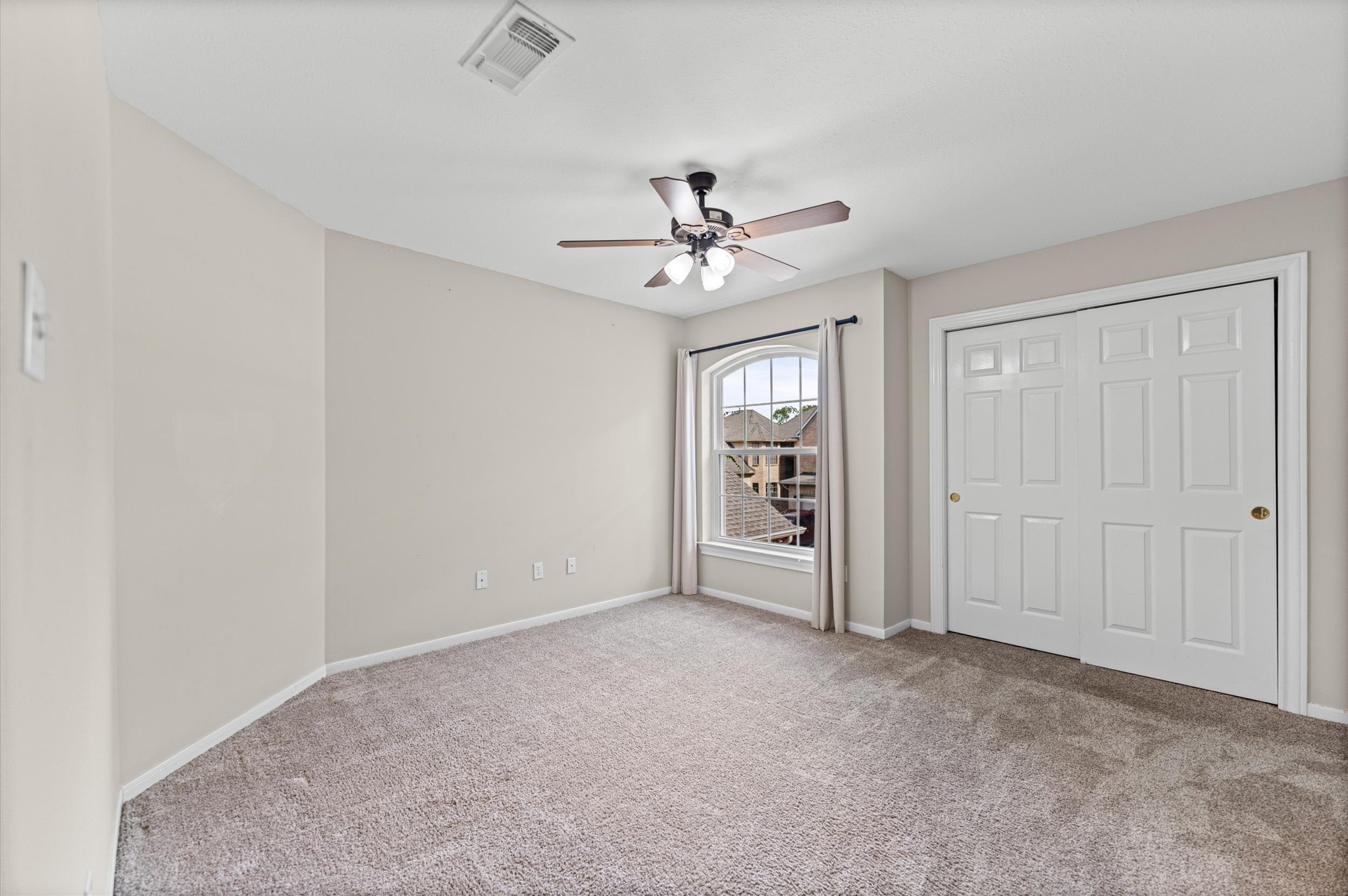 8003 Oakwood Hollow Street Property Photo 24