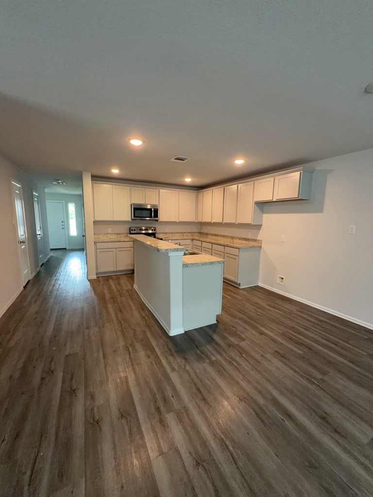 505 Hines Avenue B Property Photo 3