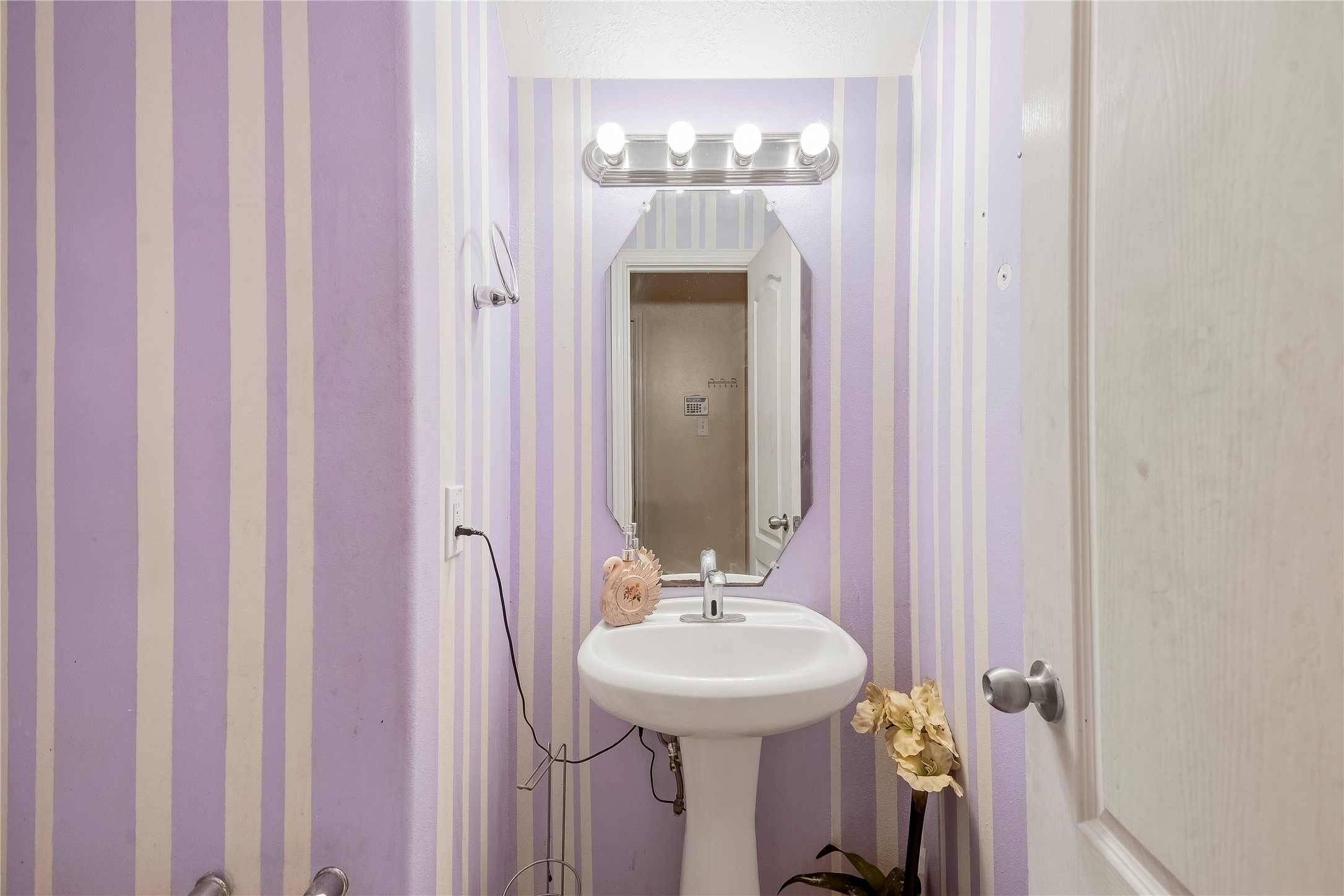 24811 Malca Manor Drive Property Photo 4