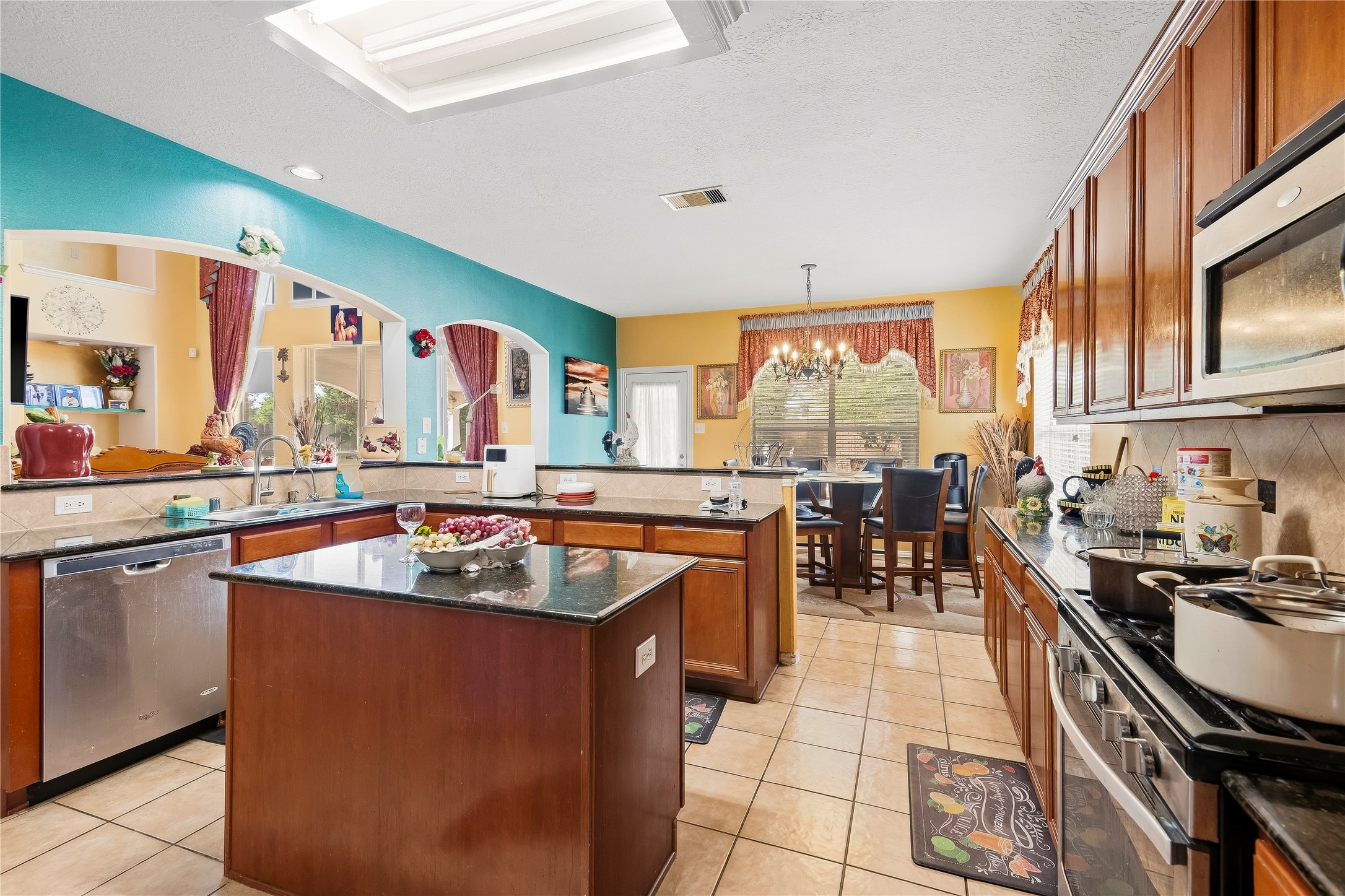 24811 Malca Manor Drive Property Photo 9