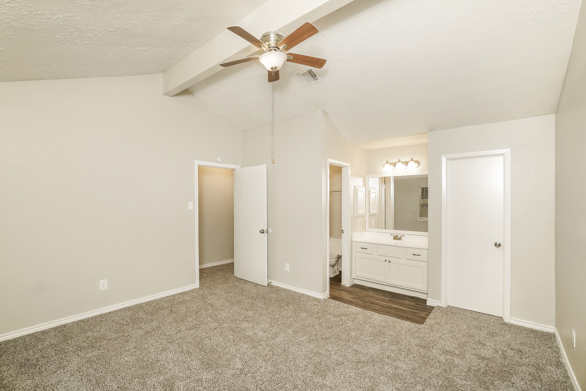 19903 Mountain Dale Drive Property Photo 10