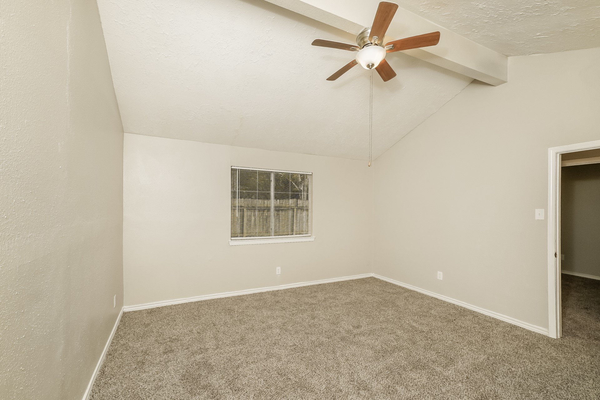 19903 Mountain Dale Drive Property Photo 12