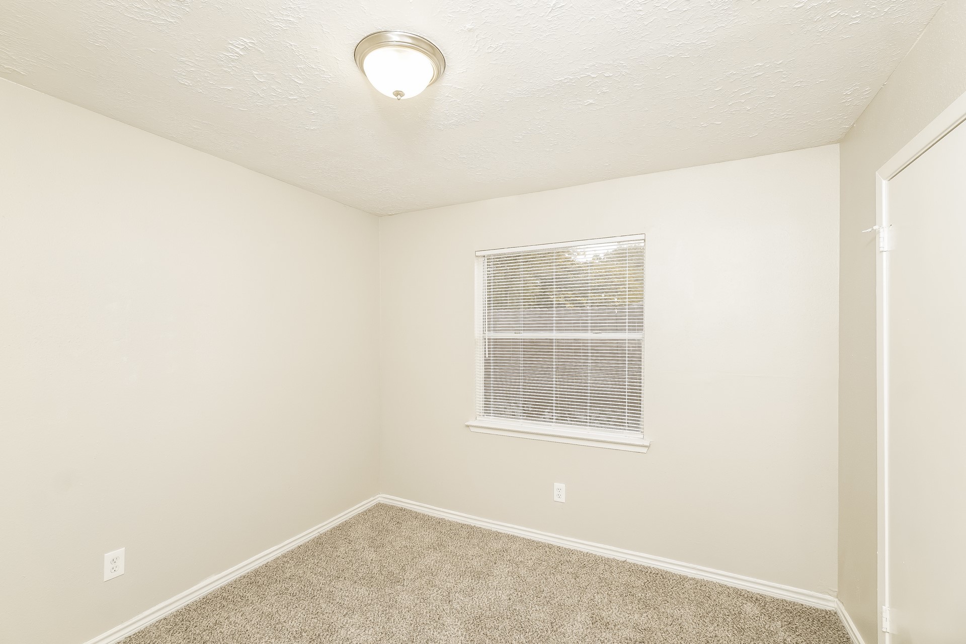 19903 Mountain Dale Drive Property Photo 13