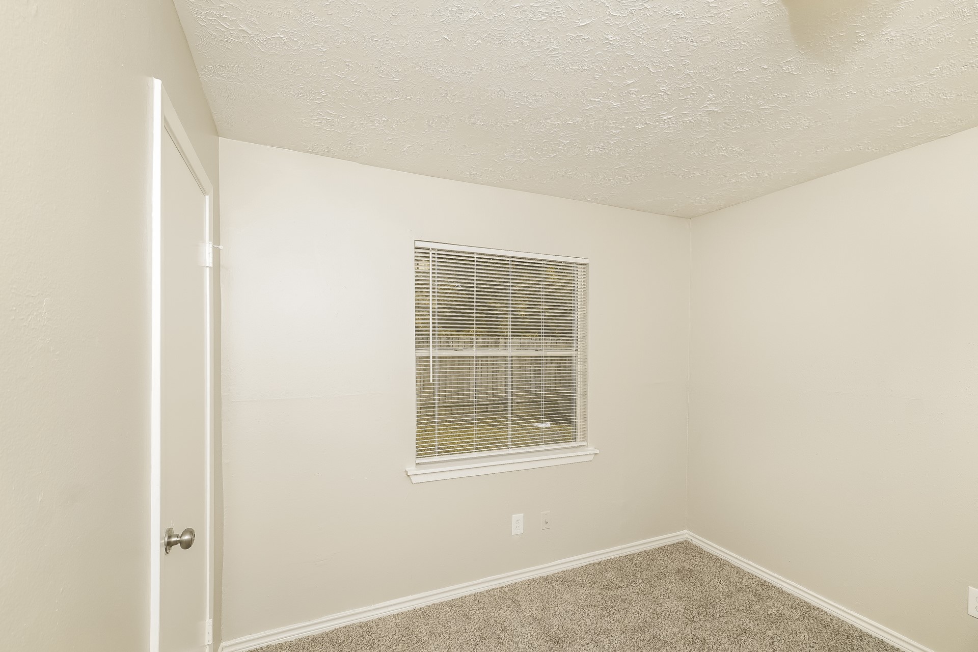 19903 Mountain Dale Drive Property Photo 14